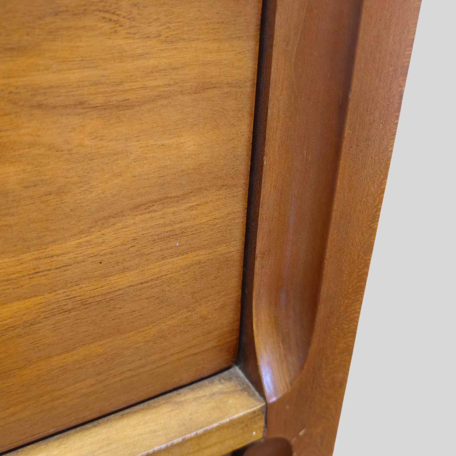 Basic Witz MCM Dresser/Chest - 14