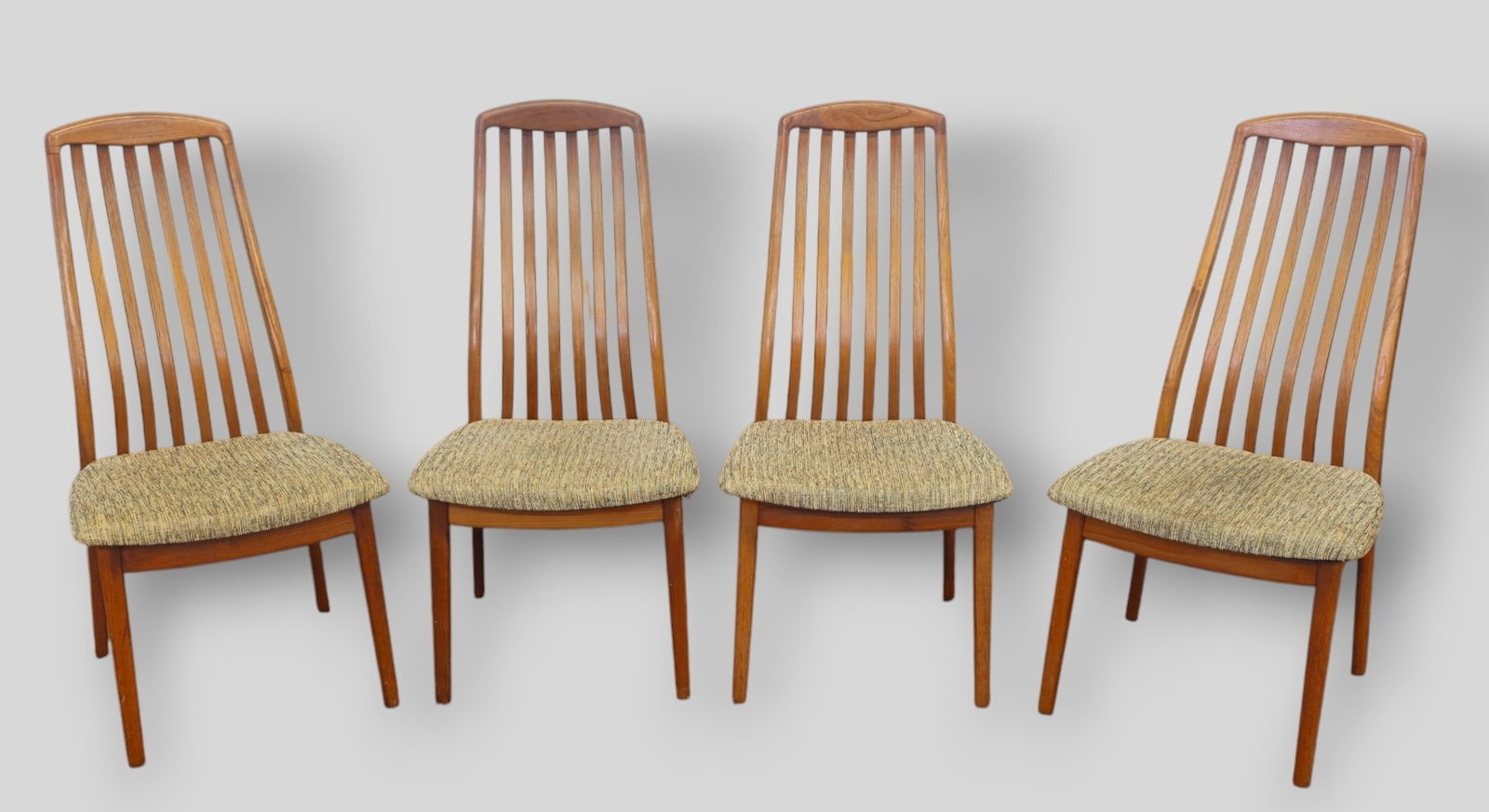 Schou Andersen Ergonomic Contoured Dining Chairs: Schou Andersen Ergonomic Contoured Dining Chairs. Set of 4. Denmark, 1970s. Teak and upholstery. 19 3/4w x 21 5/8d x 39 1/4h, Sh-18.