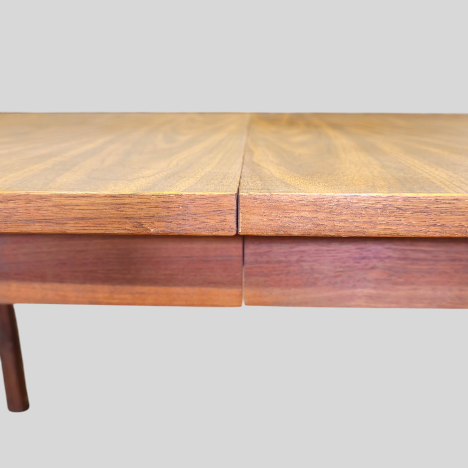 Stanley Distinctive Dining Table - 4