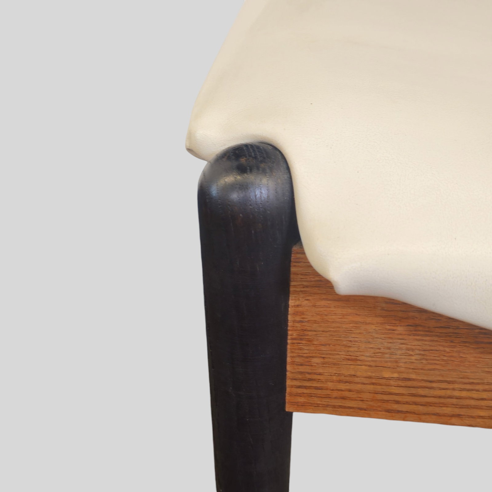 Arthur Umanoff Stool Model 3007 - 2