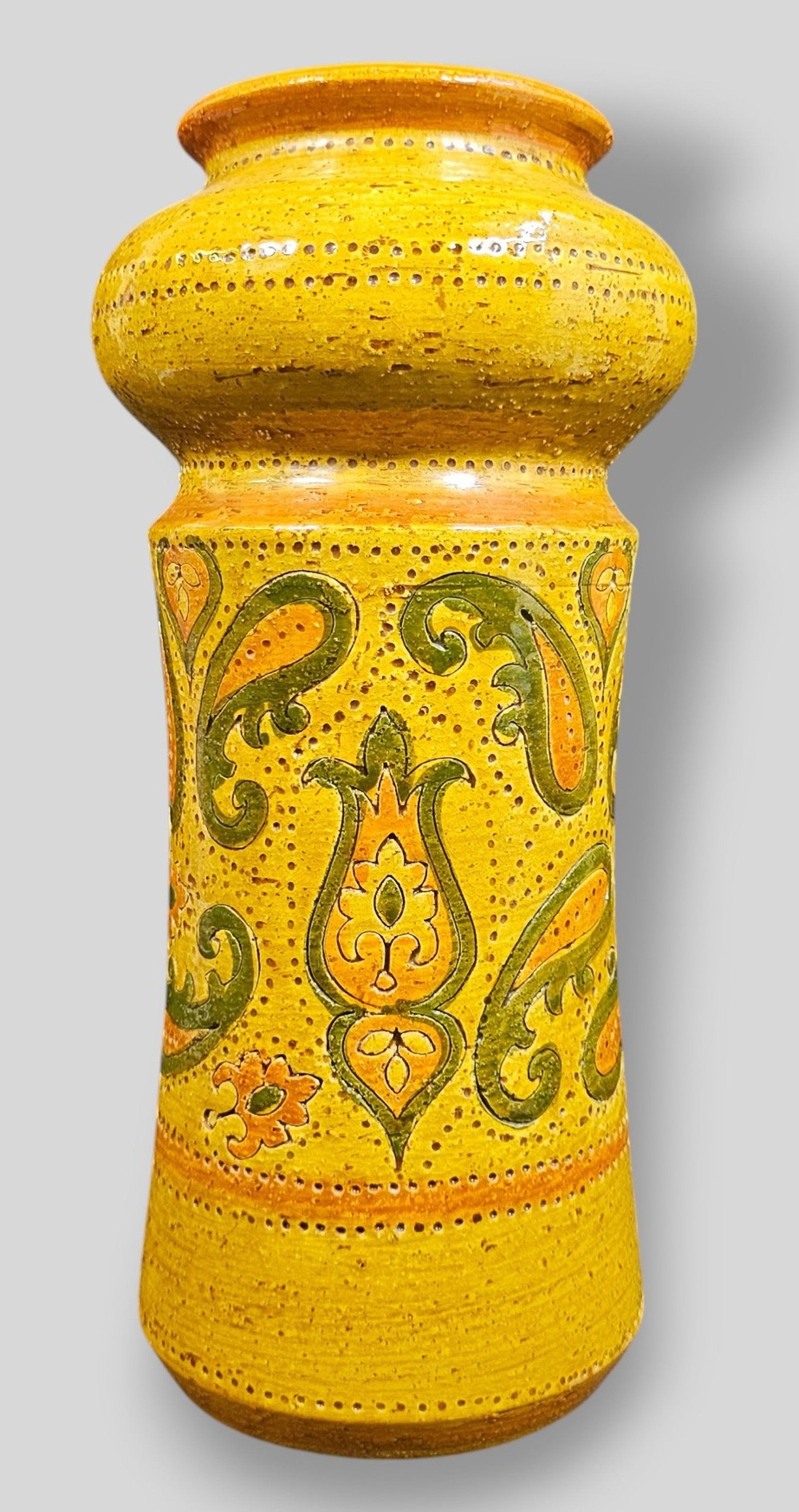 Aldo Londi Bitossi Liberty Paisley Vase: Aldo Londi Bitossi Liberty Paisley Vase. Rosenthal Netter. Italy. 1965. 5 1/2 dia x 12h.