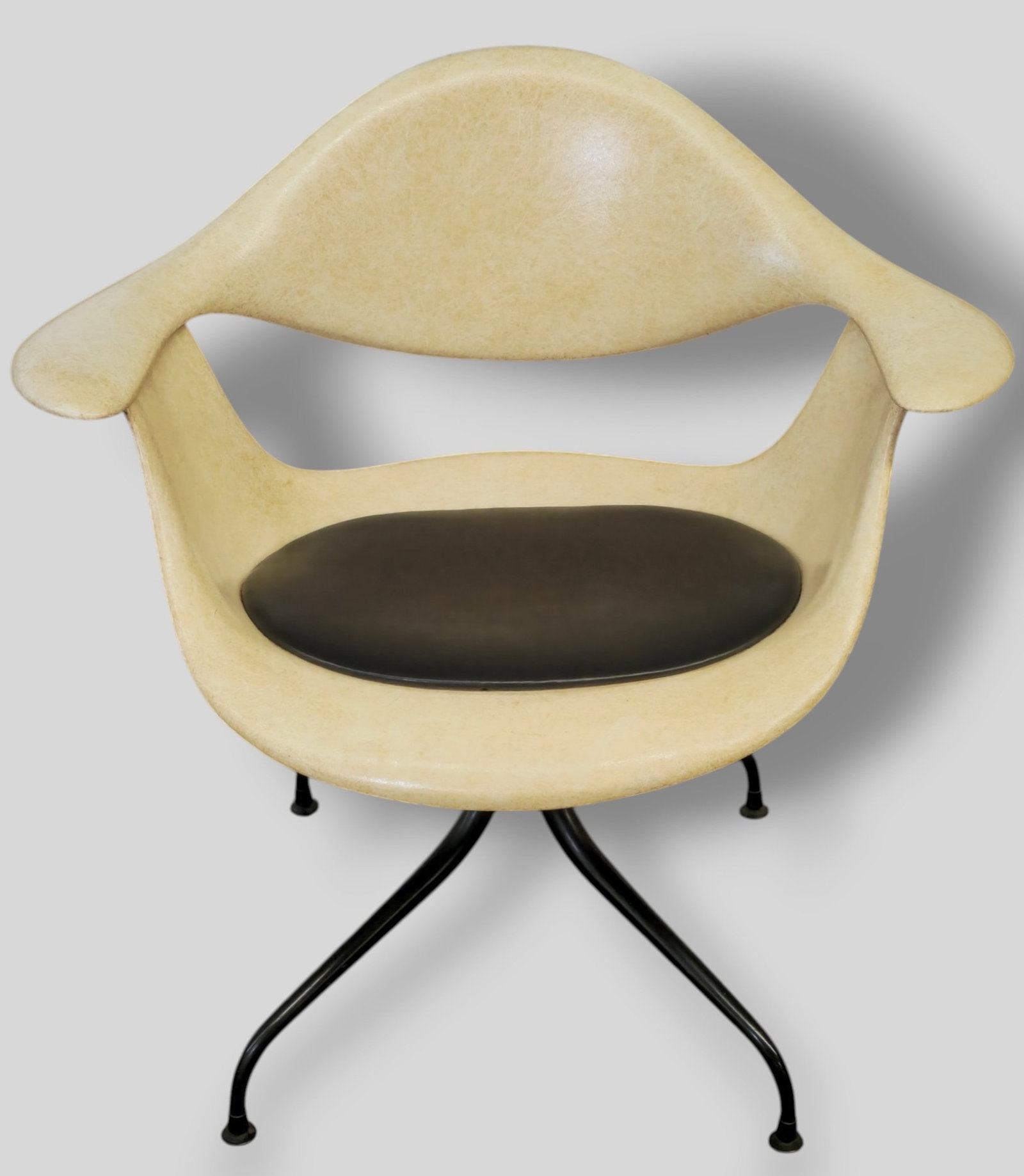 George Nelson and Associates Swag Leg Chair model MAF: George Nelson and Associates Swag Leg Chair model MAF. Herman Miller. USA. 1954. Manufacturer's label to underside. Fiberglass, enameled steel, rubber and aluminum. 29w x 22d x 31 1/2h. Sh-16.