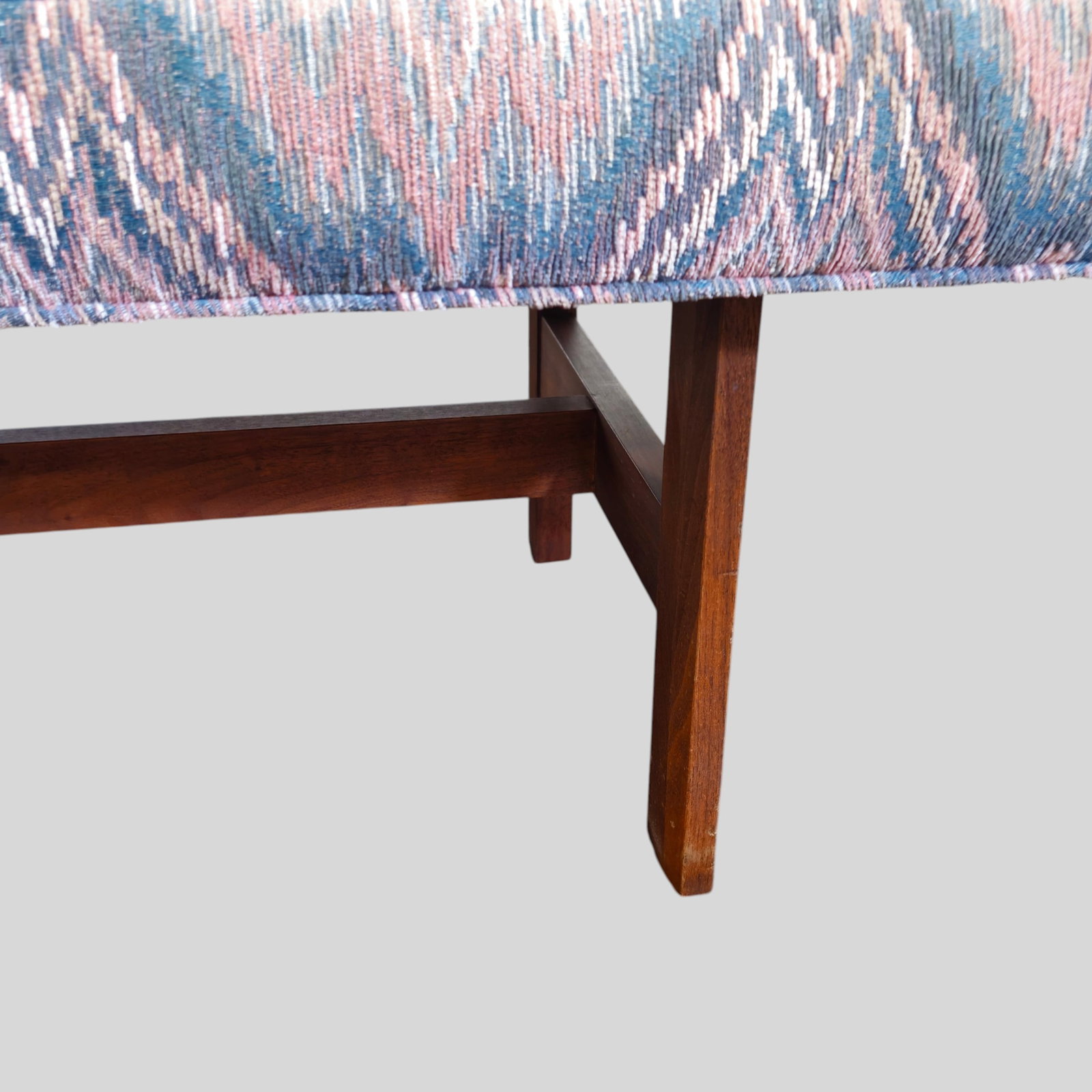 MCM Bench - 4
