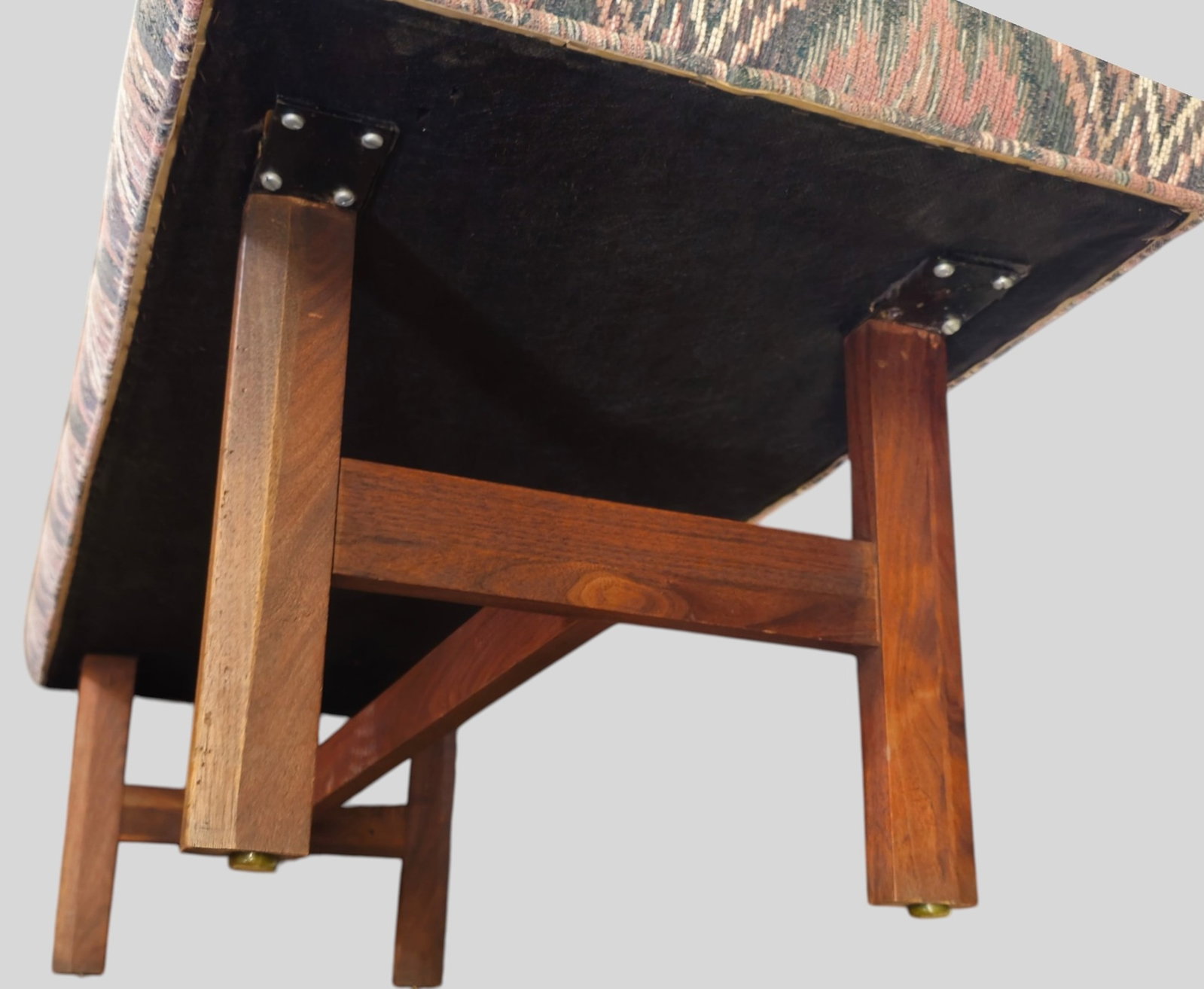 MCM Bench - 6