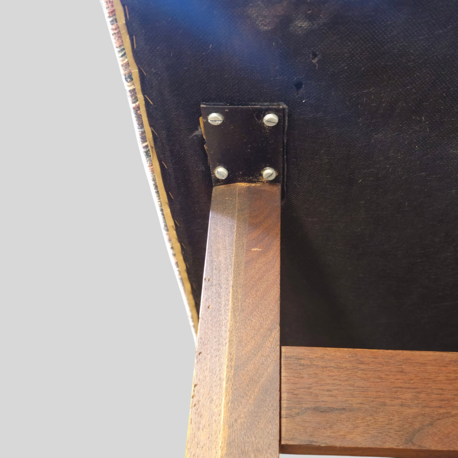 MCM Bench - 7