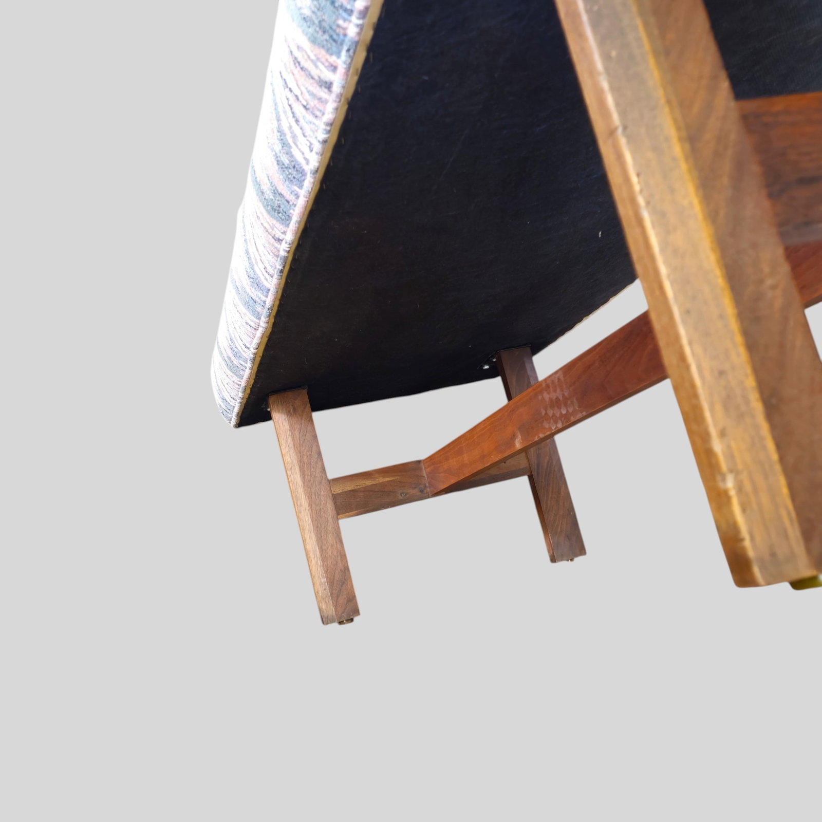 MCM Bench - 8