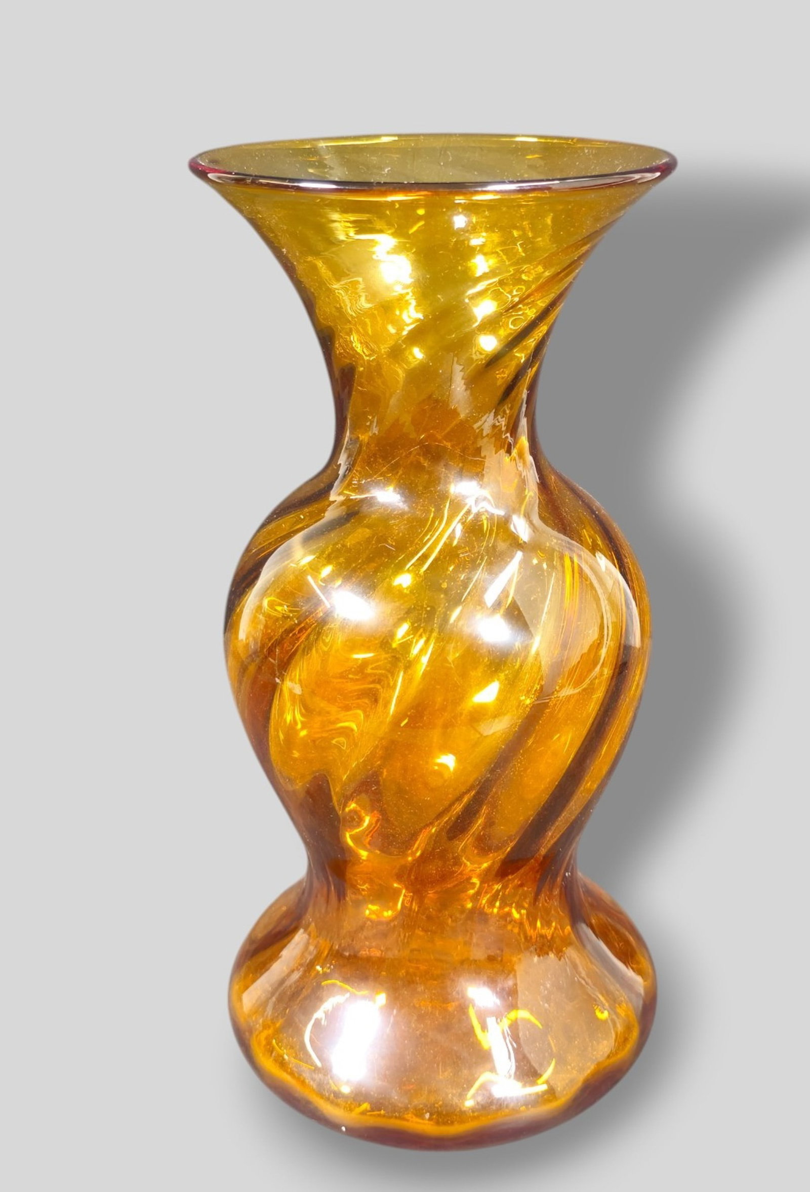 Wayne Husted Blenko MCM Twist Vase (1 of 4)