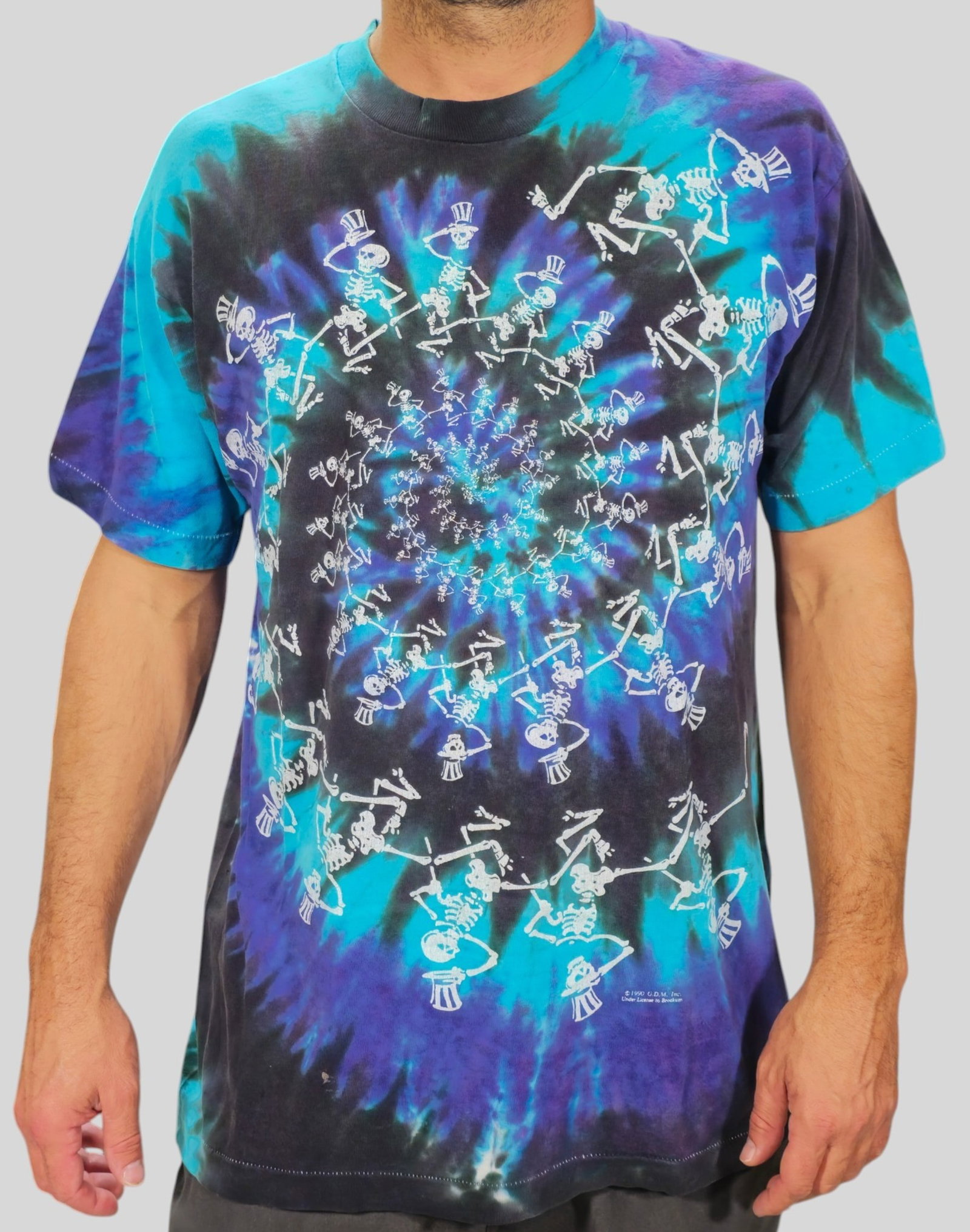 Vintage 1990 Grateful Dead Dancing Skull Psychedelic Band T-Shirt: Vintage 1990 Grateful Dead Dancing Skull Psychedelic Band T-Shirt. Liquid Blue. 100% cotton. Vintage Adult large