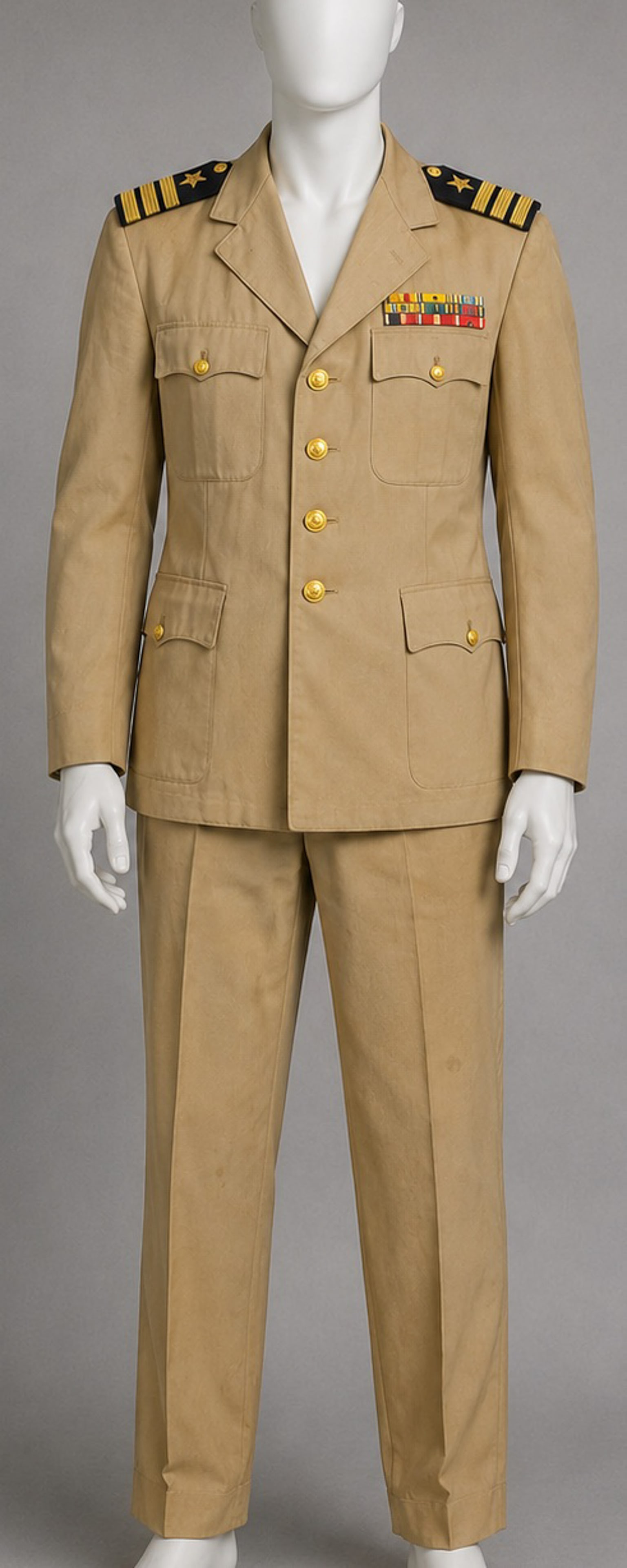 WW2 US Navy Officer Service Khaki Uniform (1 of 15)