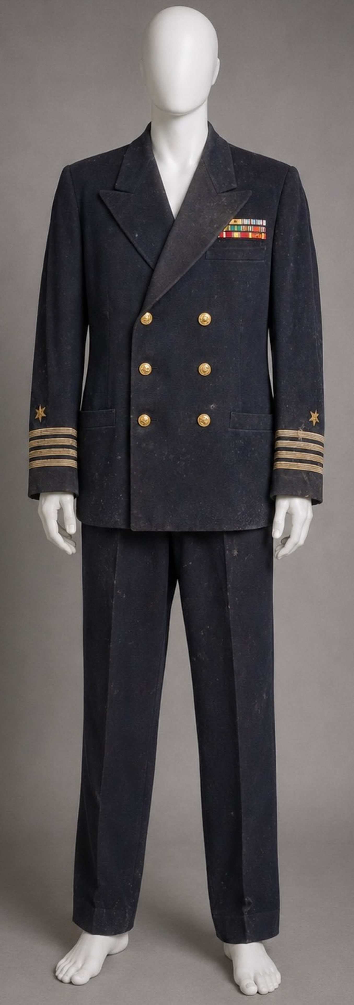 Original WW2 Pearl Harbor Stationed US Naval Pilet Uniform (1 of 15)