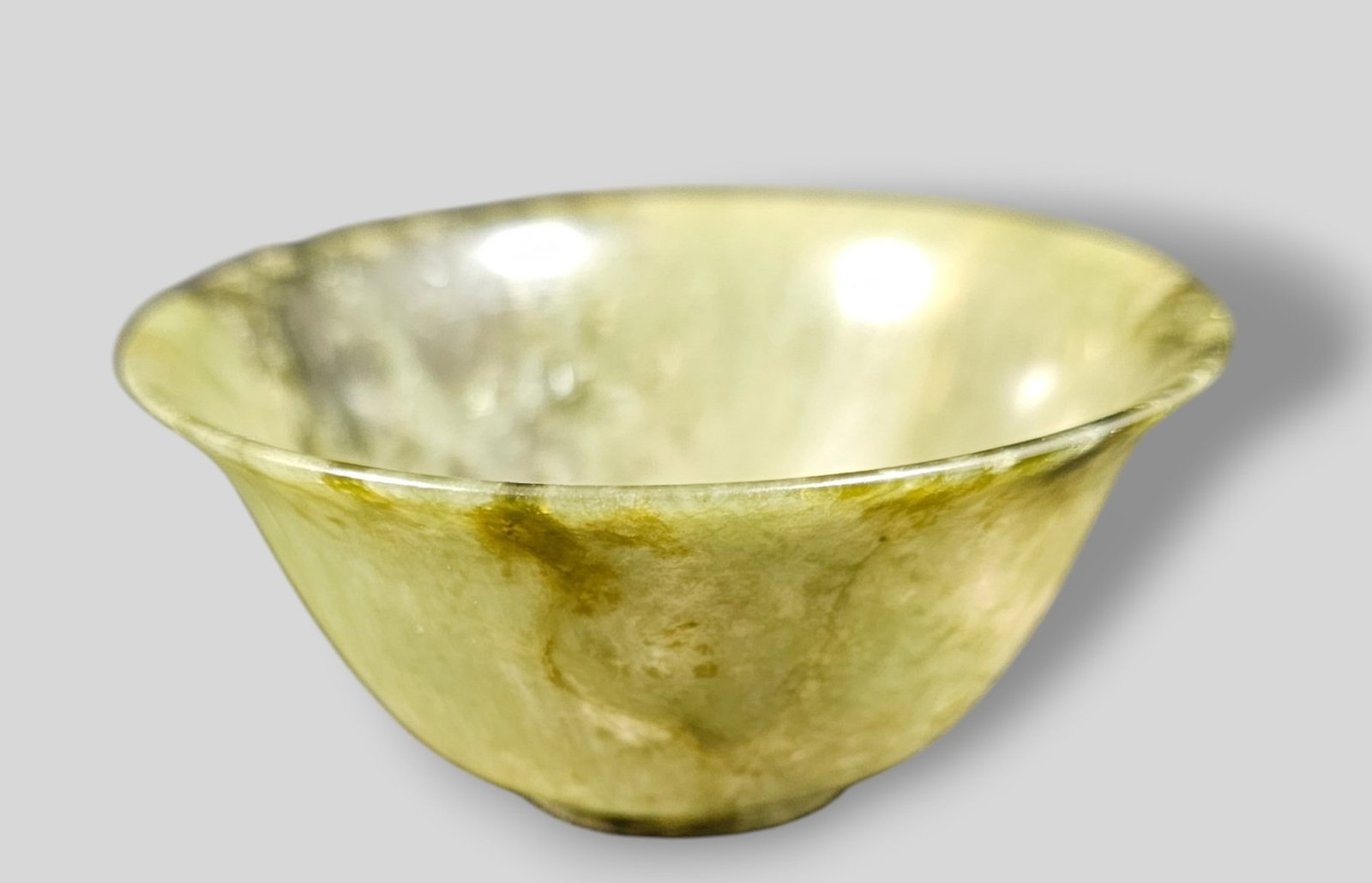 19th Century Chinese Late Qing Spinach Jade Bowl: 19th Century Chinese Late Qing Spinach Jade Bowl. Circa 1880. Flared lip and round foot. 3 dia x 1 3/8h.