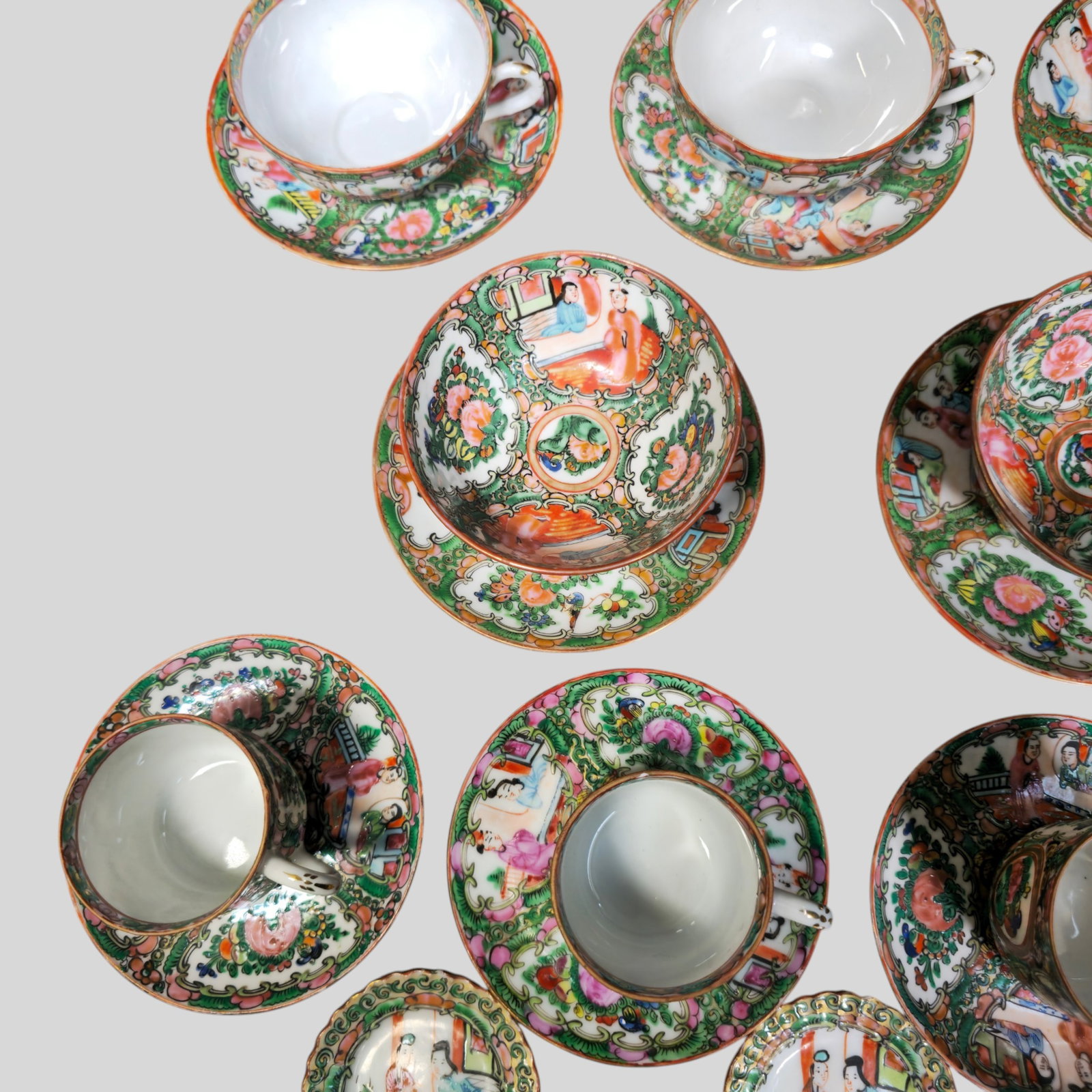Assembled Chinese Rose Medallion Tableware - 4