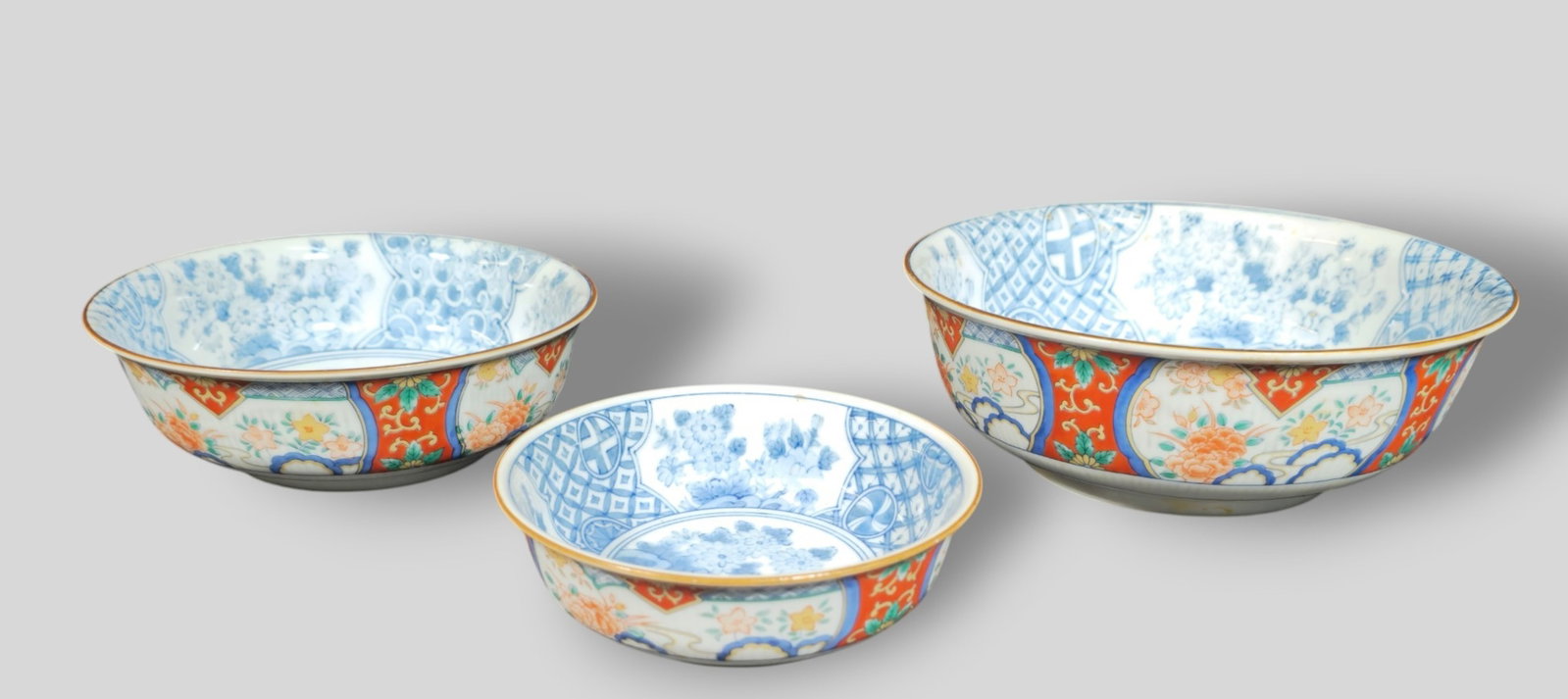 Japanese Imari Porcelain Nesting Bowls: Japanese Imari Porcelain Nesting Bowls. Set of 3 . 20th Century. Signed with blue marks to underside. Largest Bowl - 7 5/8 dia x 2 3/4h.