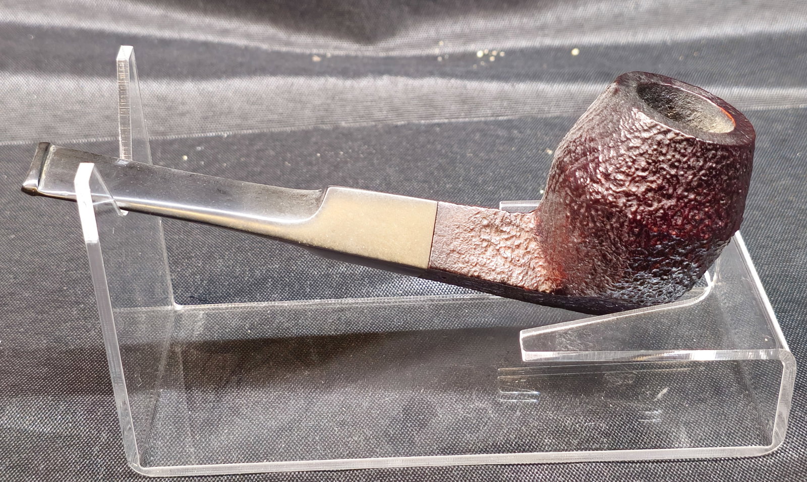 1974 Dunhill Shell Briar ODA 837 Billiard Pipe: Dunhill Shell Briar tobacco pipe in a large ODA 837 Billiard form, marked "Made in England 14" and "S," dating the pipe to 1974. Featuring Dunhill's classic sandblasted Shell Briar finish and