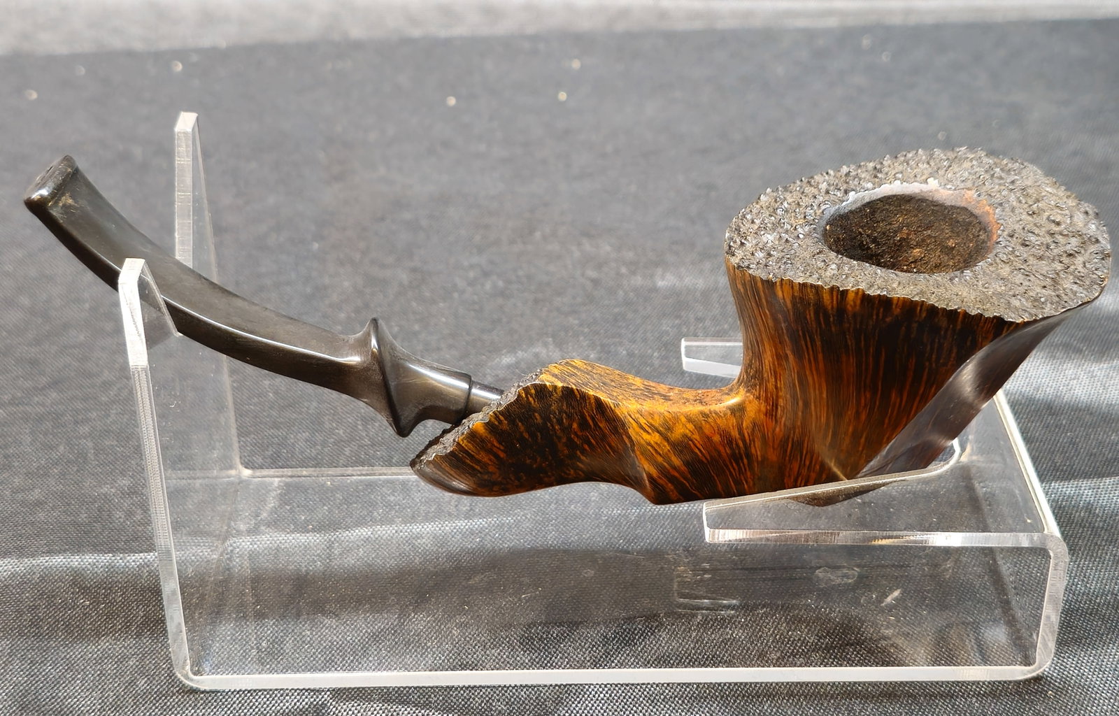 Ben Wade Golden Matt Handmade Danish Pipe: Ben Wade Golden Matt Handmade Danish Tobacco Pipe. Hand made in Denmark, featuring a distinctive sculptural freehand form with an angular briar bowl, plateau rim, pronounced natural grain, carved