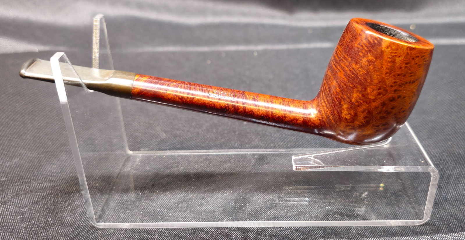 Barling's Make Ye Olde Wood 303: Barling's Make Ye Olde Wood 303. English briar tobacco pipe in a straight billiard form with a smooth warm reddish-brown finish and pronounced grain. Marked "Barling's Make," "Ye Olde Wood," shape