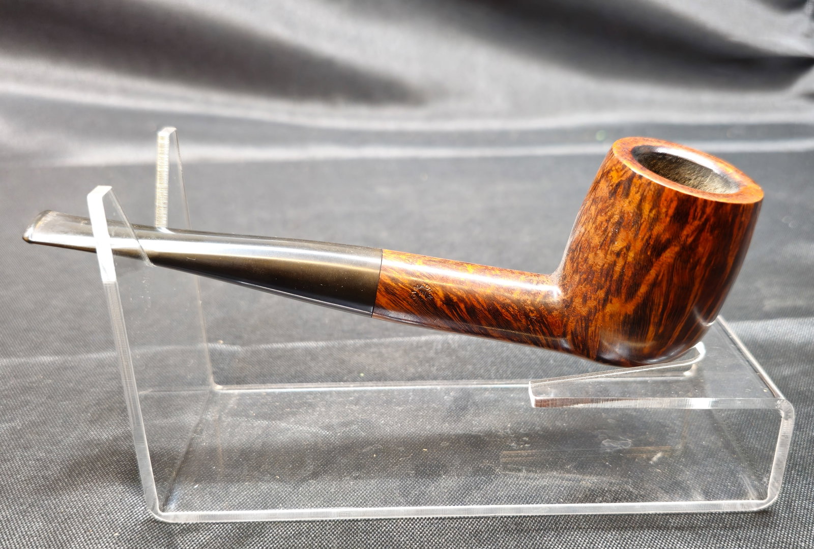 Comoy's Extraordinaire: Comoy's Made in London England Extraordinaire. English briar tobacco pipe in a straight pot shape with a broad cylindrical bowl, warm brown finish, and pronounced grain throughout. Fitted with a