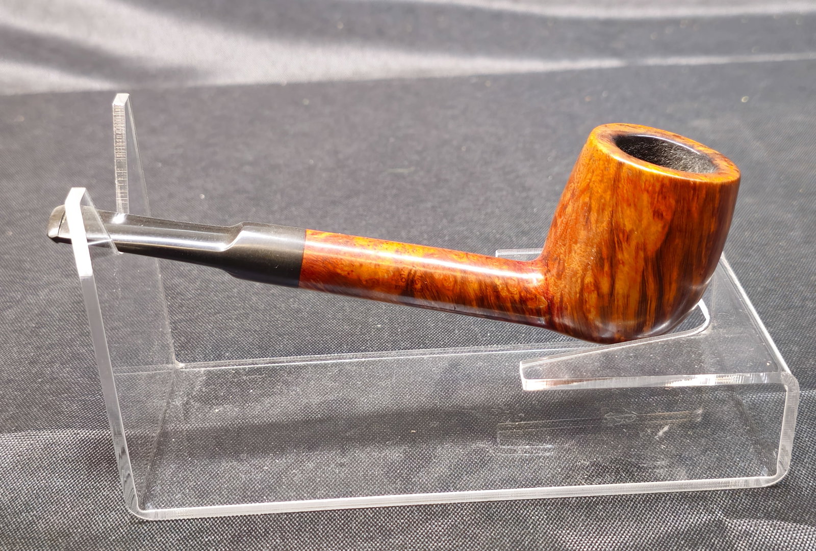 Comoy’s Blue Riband Briar Pipe: Comoy’s Blue Riband Briar Pipe. Smooth-finished briar tobacco pipe in a straight billiard shape with saddle stem, displaying attractive grain throughout. Shank marked “Comoy’s /