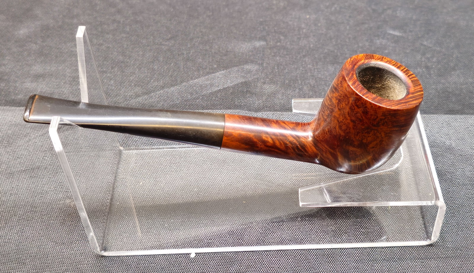 Comoy’s Tradition Briar Pipe: Comoy’s Tradition Briar Pipe. Smooth-finished briar tobacco pipe in a straight billiard shape with tapered stem and attractive grain throughout. Shank marked “Comoy’s