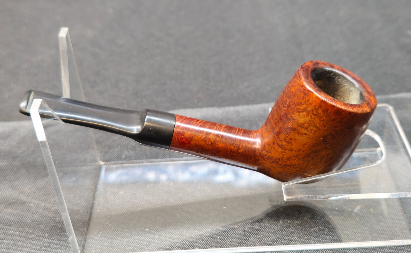 Barling’s Make Ye Olde Wood Special 5479: Barling’s Make Ye Olde Wood Special 5479. Smooth-finished briar tobacco pipe in a straight pot shape with a broad cylindrical bowl and saddle stem. Shank marked “Barling’s Make Ye