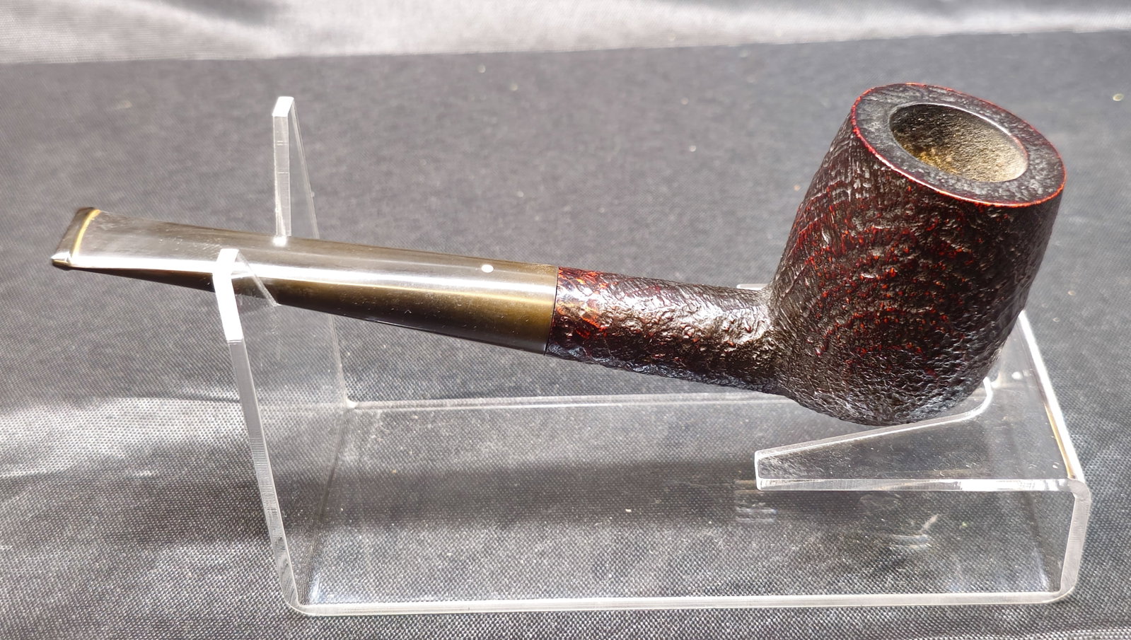 Dunhill Shell Briar ODA 835: Dunhill Shell Briar ODA 835. Shell-finished briar tobacco pipe in a straight pot shape with flat-topped rim and black vulcanite stem with Dunhill white spot. Shank marked “ODA 835,”