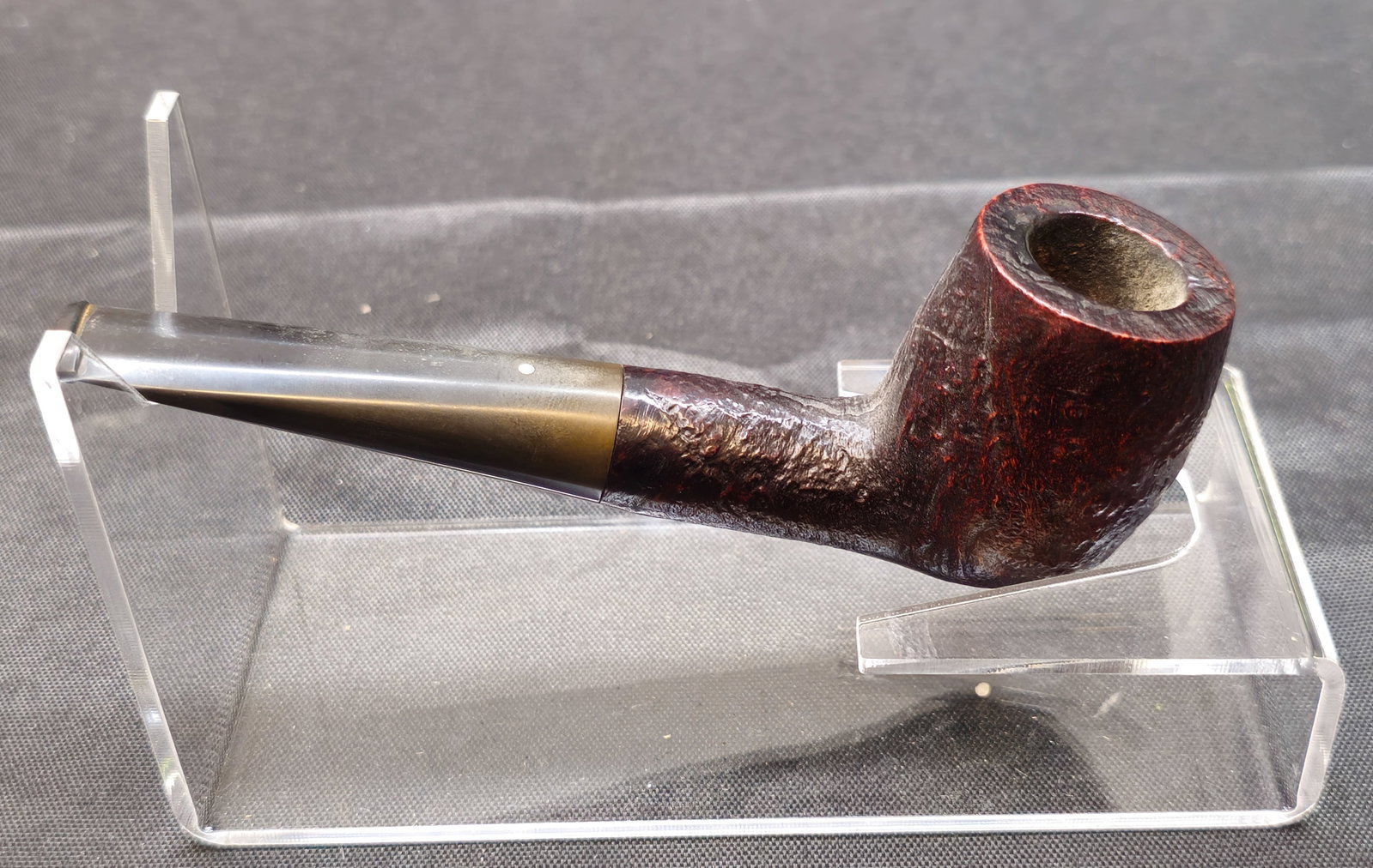Dunhill Shell Briar 127: Dunhill Shell Briar 127. English briar tobacco pipe with dark sandblasted finish, straight billiard form and black stem with white dot. Marked "127 Dunhill Shell Briar Made in England 7" with group