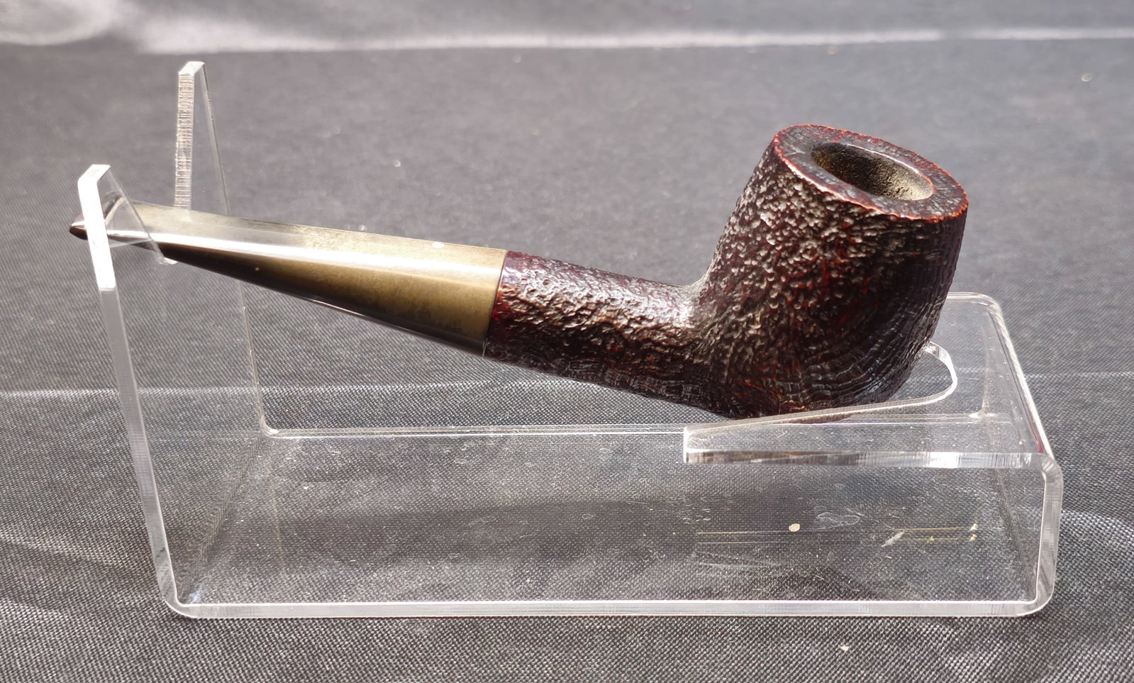 Dunhill Shell Briar 127: Dunhill Shell Briar 127. English briar tobacco pipe with dark sandblasted finish, straight billiard form and black stem with white dot. Marked "127 Dunhill Shell Briar Made in England 9" with group
