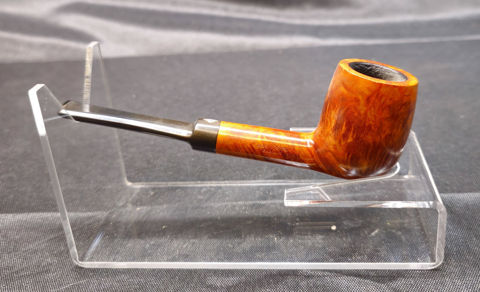 BBB Own Make Virgin 638 Pipe: BBB Own Make Virgin 638 Pipe. English briar tobacco pipe in a straight billiard shape with warm brown smooth finish and figured grain, fitted with a black saddle stem bearing the BBB diamond logo.