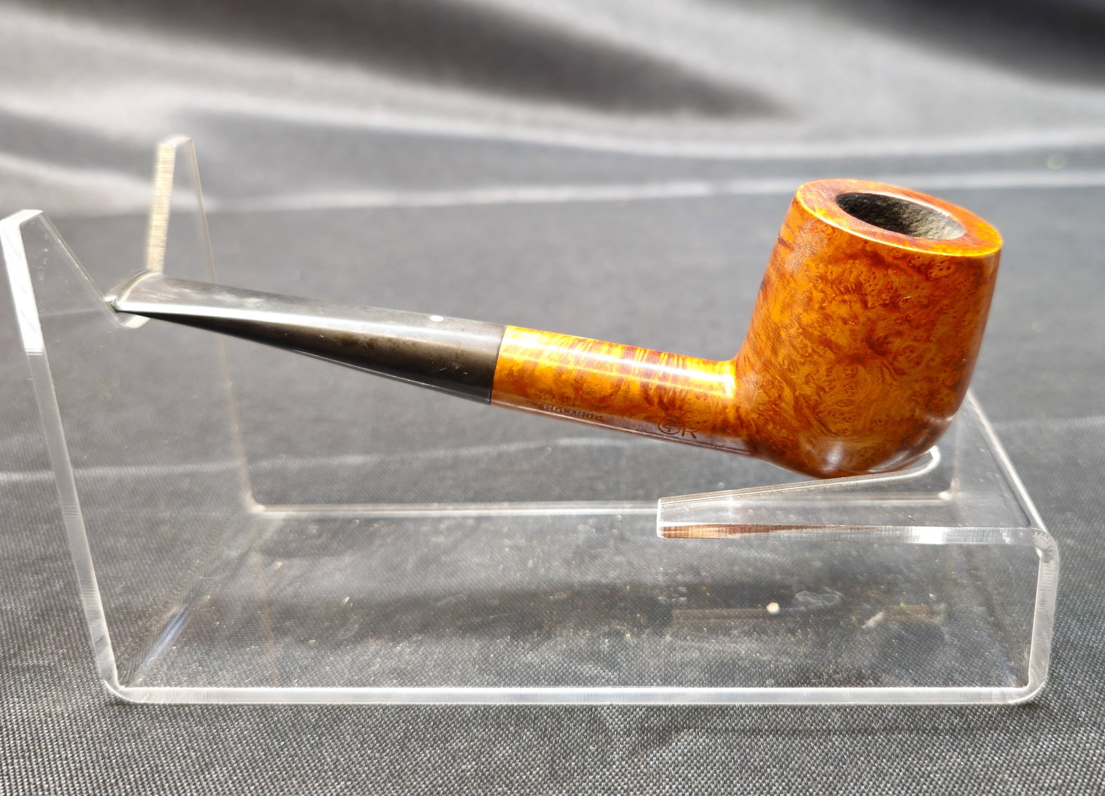 Dunhill Root Briar 60 F/T Pipe: Dunhill Root Briar 60 F/T Pipe. English briar tobacco pipe in a straight billiard shape with warm honey-brown smooth finish and prominent birdseye grain, fitted with a black stem. Stamped