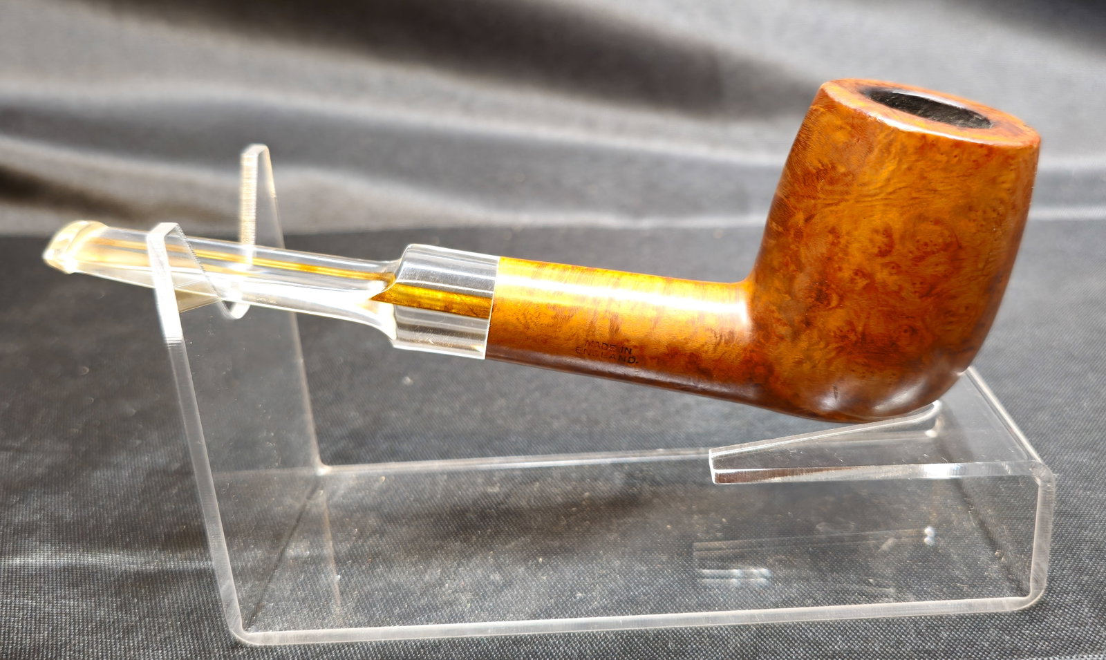 Barling Ye Olde Wood Pipe: Barling Ye Olde Wood Pipe. English briar tobacco pipe with smooth warm brown finish, straight form and transparent mouthpiece. Stamped "BARLING'S" over "YE OLDE WOOD," with "MADE IN ENGLAND" to