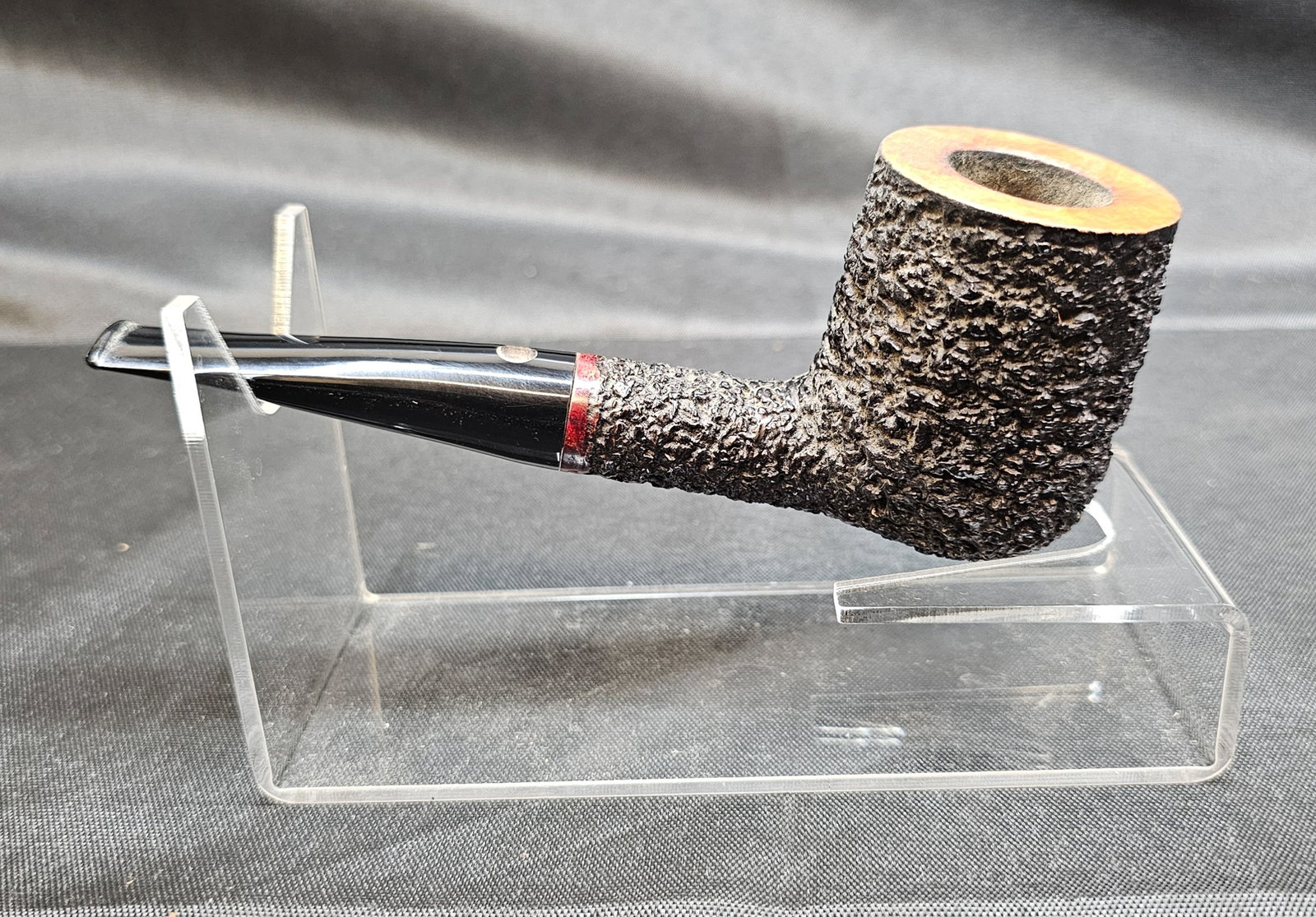 Brugo Vesuvio Fatta a Mano Pipe: Brugo Vesuvio Fatta a Mano Pipe. Italian briar tobacco pipe with dark rusticated finish, contrasting smooth rim, black mouthpiece and tree emblem to stem. Stamped "Vesuvio Fatta a Mano," "BRUGO FATTA