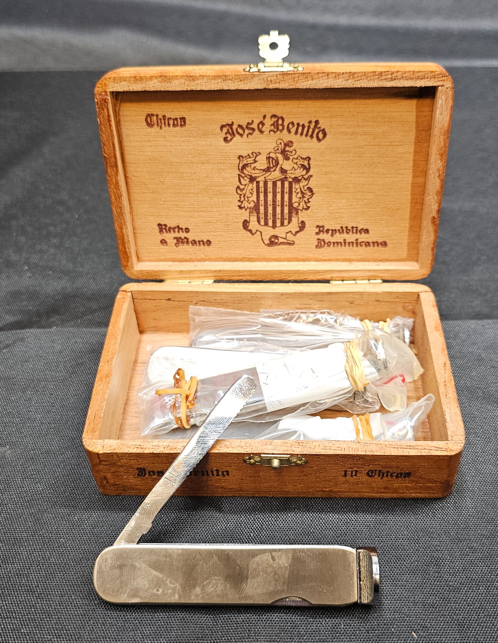 Dunhill Folding Pipe Tool with José Benito Cigar Box (1 of 11)