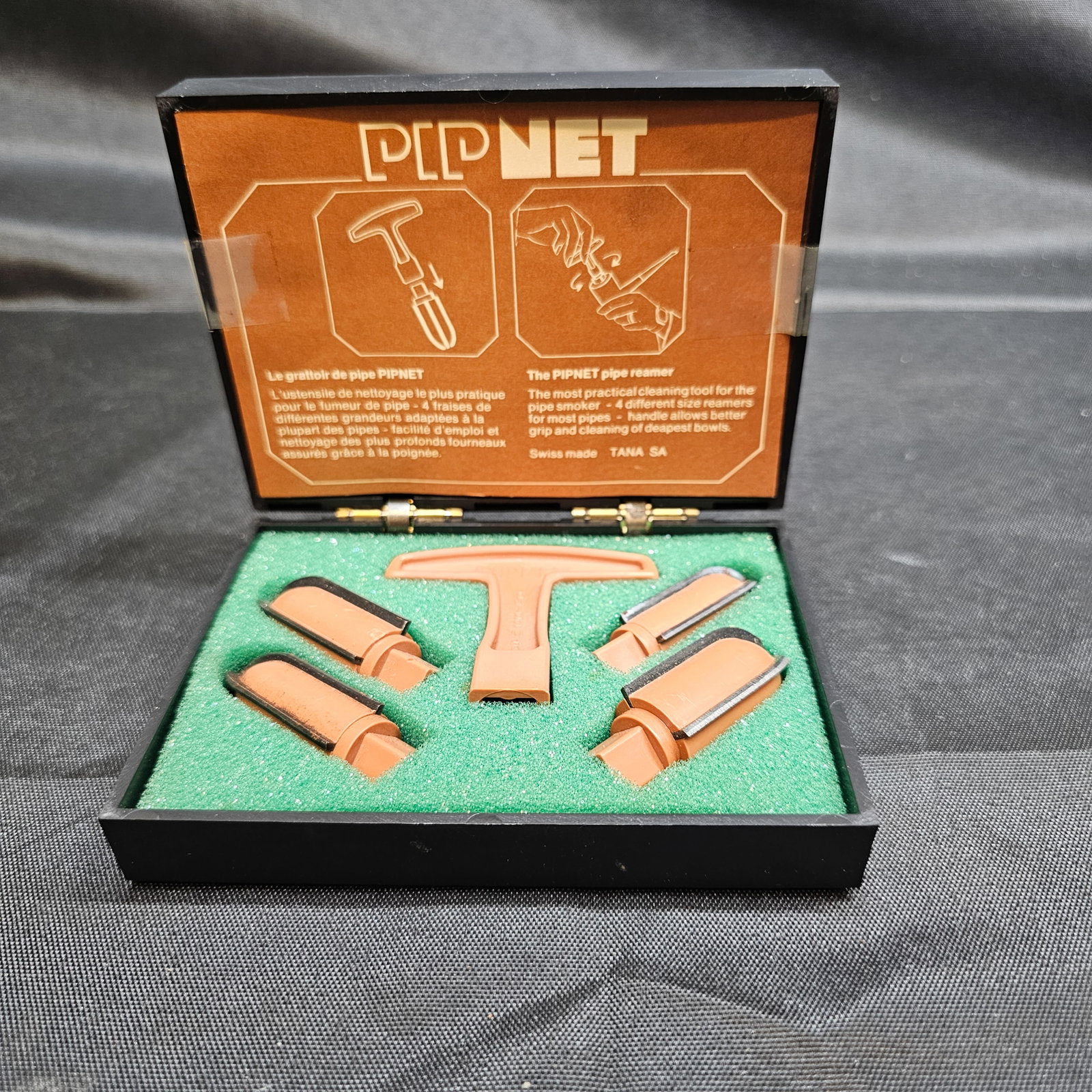 Pipnet Swiss Made 4-Size Pipe Reamer Set in Original Case: Pipnet Swiss Made 4-Size Pipe Reamer Set in Original Case. Swiss-made pipe cleaning and reaming tool set by TANA S.A., comprising T-handle and four interchangeable reamers of graduated sizes for