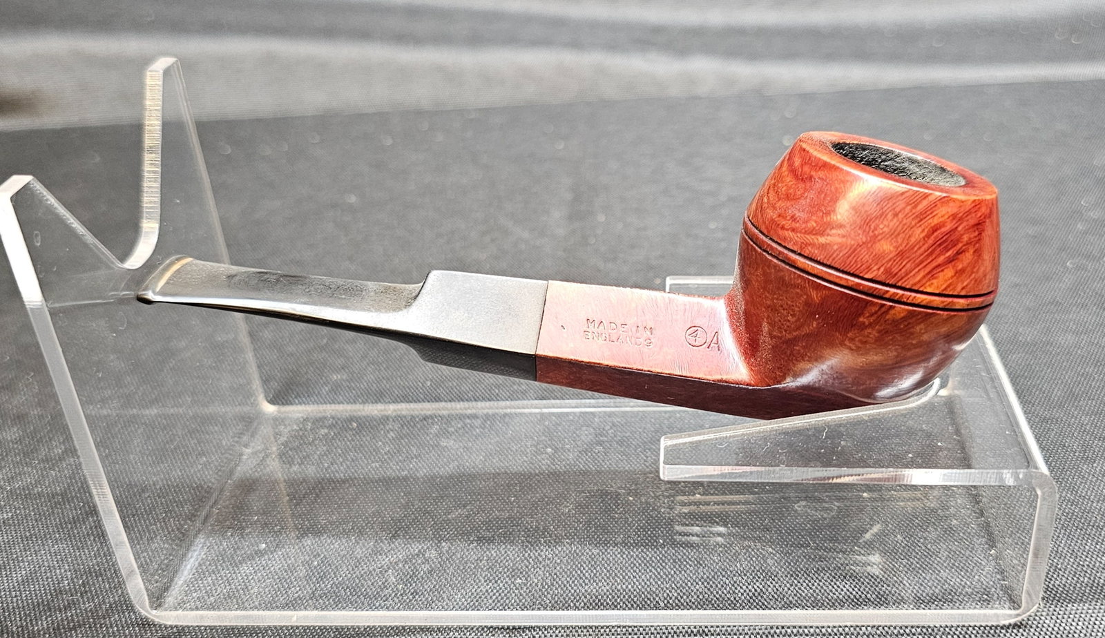Dunhill Bruyere 4A Pipe: Dunhill Bruyere 4A Pipe. Dunhill tobacco pipe in a straight bulldog shape with polished Bruyere finish, twin bead lines around the bowl and black vulcanite saddle stem with white spot. Shank marked