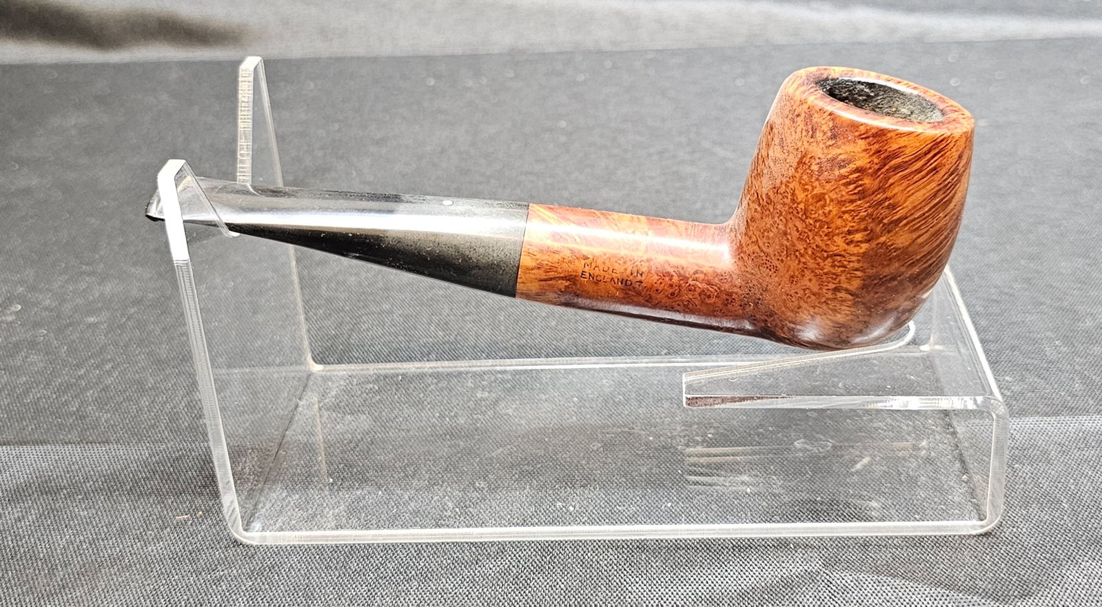 Dunhill Root Briar 4R Pipe: Dunhill Root Briar 4R Pipe. Dunhill tobacco pipe in a straight billiard shape with smooth natural Root Briar finish displaying attractive grain and black vulcanite stem. Shank marked "4R" with