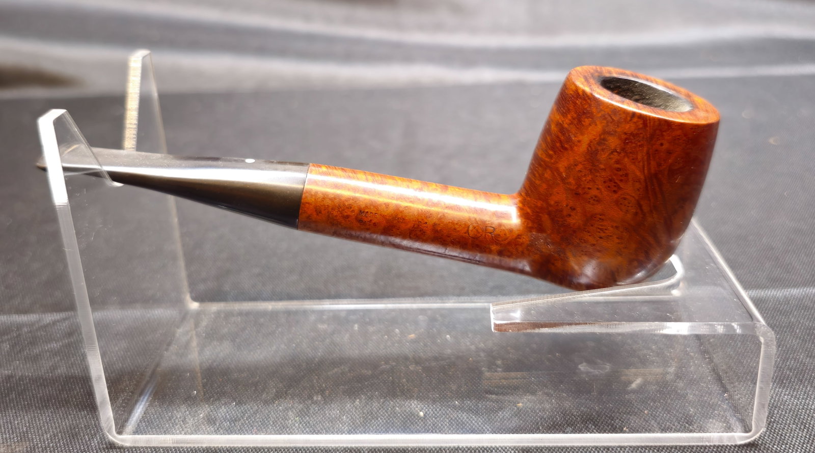 Dunhill Root Briar 120 F/T Pipe: Dunhill Root Briar 120 F/T Pipe. Dunhill tobacco pipe in a straight billiard shape with smooth warm brown Root Briar finish and black vulcanite fishtail stem. Shank marked "120 F/T," "DUNHILL ROOT