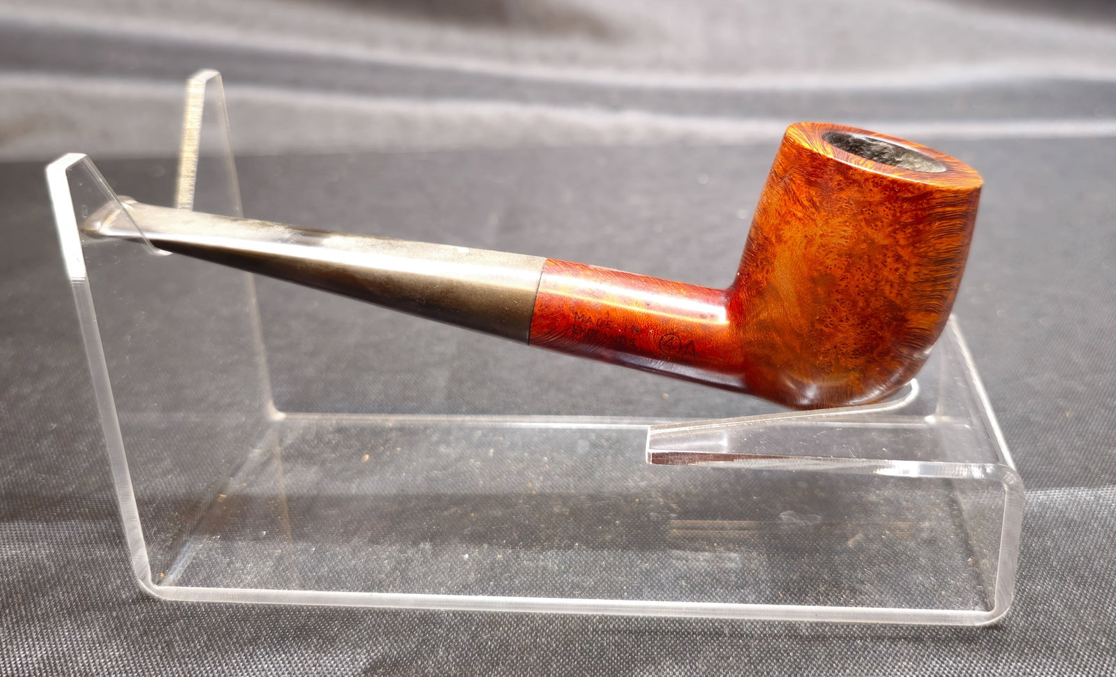 Dunhill Bruyere 252 Pipe: Dunhill Bruyere 252 Pipe. English briar tobacco pipe in a straight billiard shape with smooth Bruyere finish, warm reddish-brown stain and black vulcanite stem with white spot. Marked "252," "Dunhill