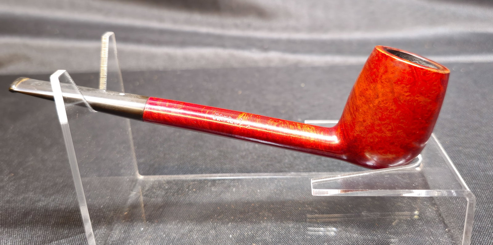 Dunhill Bruyere ODA 850 Pipe: Dunhill Bruyere ODA 850 Pipe. English briar tobacco pipe in a straight billiard shape with smooth Bruyere finish in a rich reddish stain and black vulcanite stem. Marked "ODA 850," "Dunhill Bruyere"