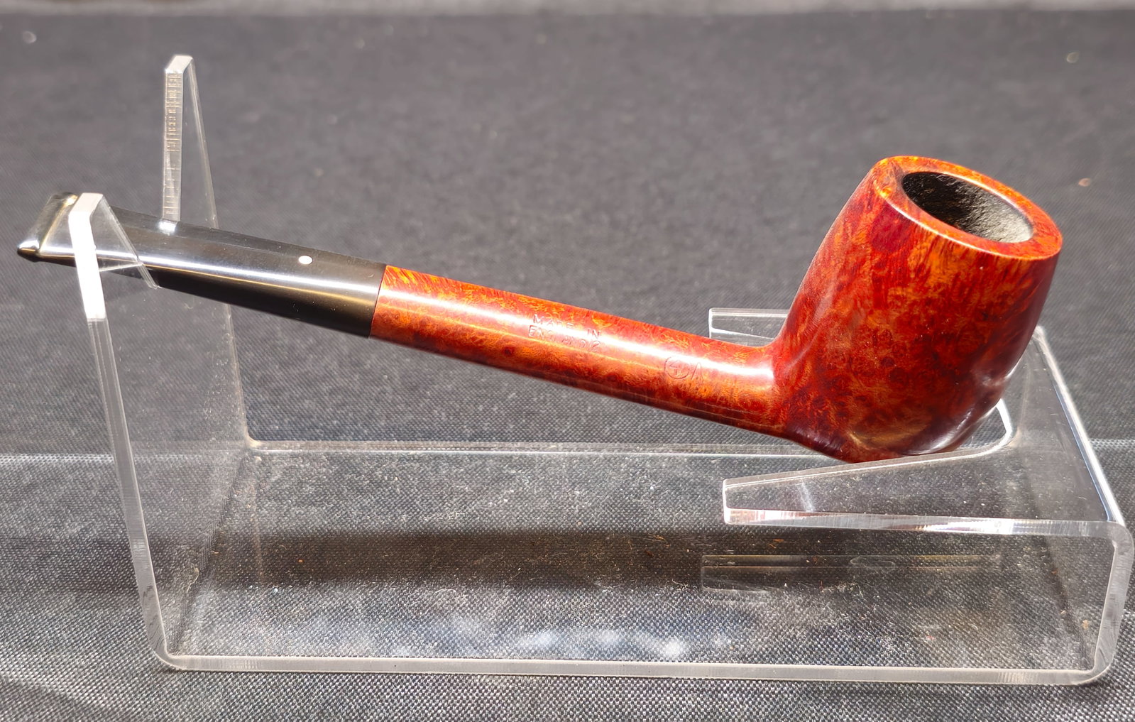 Dunhill Bruyere EP F/T Pipe: Dunhill Bruyere EP F/T Pipe. English briar tobacco pipe with rich reddish-brown smooth finish, long straight shank and black fishtail mouthpiece with Dunhill white spot. Stamped "EP F/T," "DUNHILL