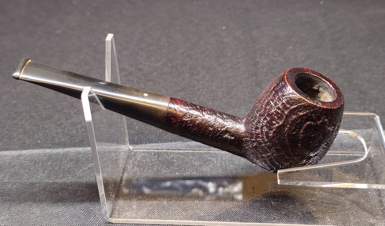 Dunhill Shell Briar ODA 806: Dunhill Shell Briar ODA 806. English briar tobacco pipe with dark reddish-brown sandblast finish in a large straight billiard form, black vulcanite mouthpiece with white Dunhill spot. Stamped