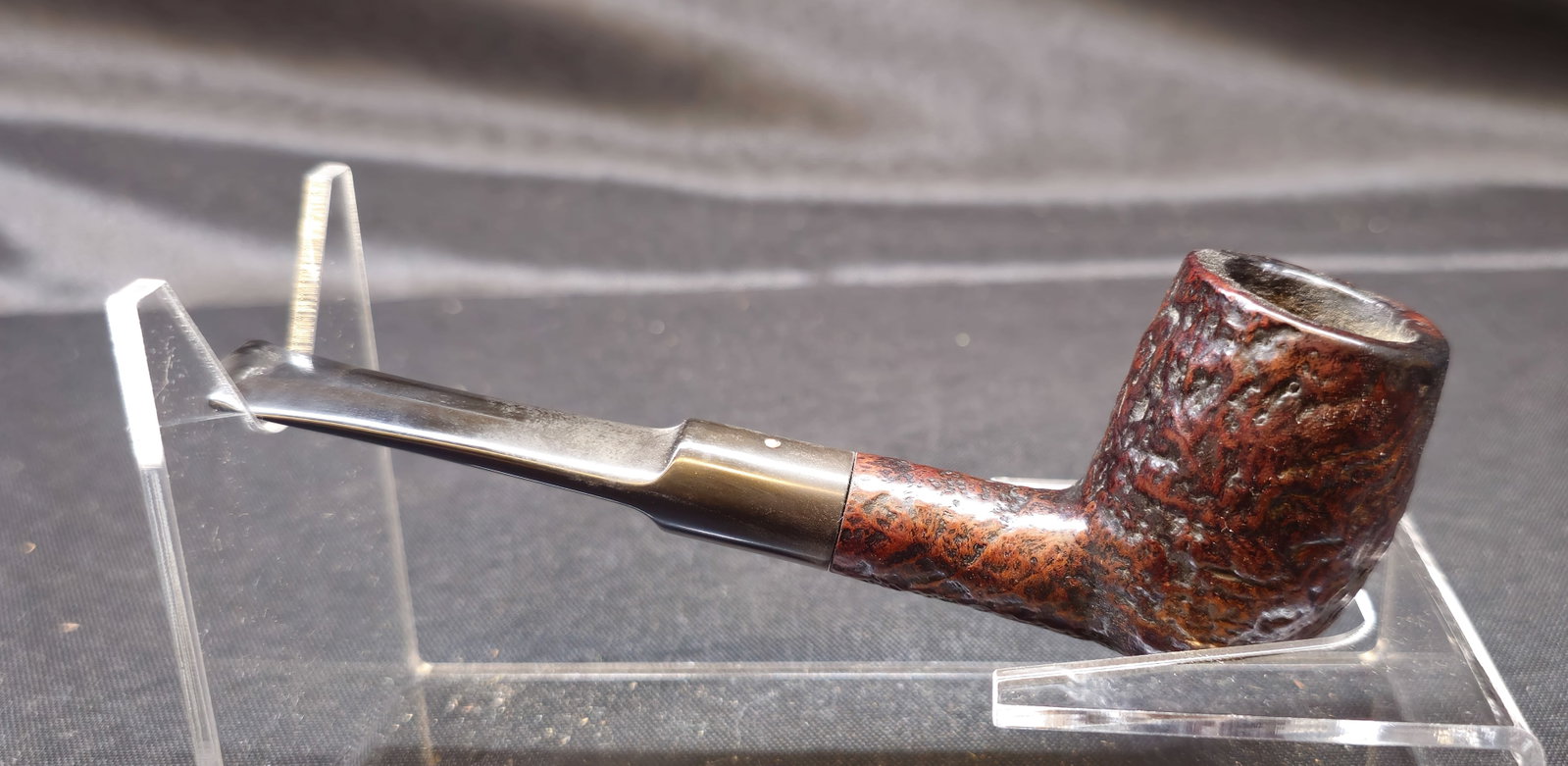 Dunhill Shell Briar 120 F/T Pipe 1970: 1970 Dunhill Shell Briar 120 F/T tobacco pipe, featuring a dark sandblasted briar finish with straight stem and Dunhill White Spot. Stamped “DUNHILL,” “SHELL BRIAR,” “MADE IN