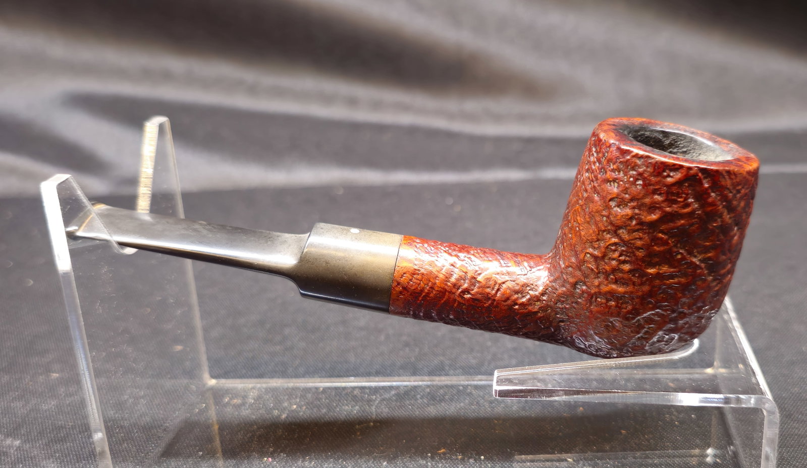 Dunhill Tanshell 61 B F/T Pipe 1967: 1967 Dunhill Tanshell 61 B F/T tobacco pipe, featuring a sandblasted briar finish with straight saddle stem and Dunhill White Spot. Stamped “61 B F/T,” “DUNHILL,” “TANSHELL,”