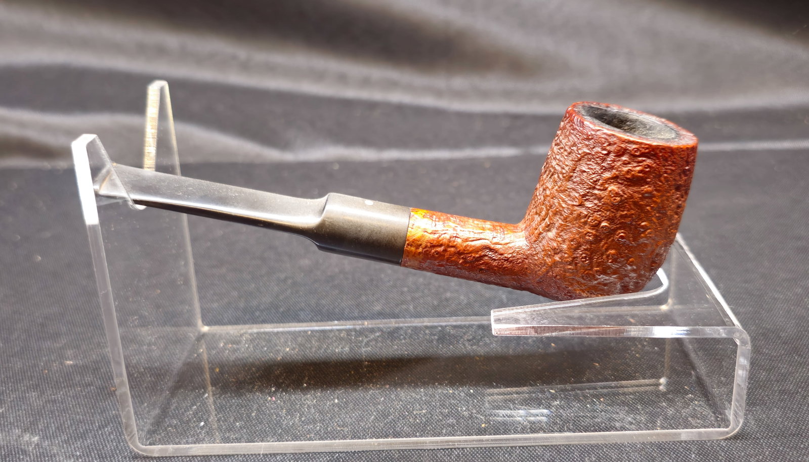 Dunhill Tanshell 659 F/T Pipe: Dunhill Tanshell 659 F/T tobacco pipe, Made in England 8, dating to 1968, featuring Dunhill's sandblasted Tanshell finish with straight saddle stem and white spot. Shape 659, Group 4, stamped