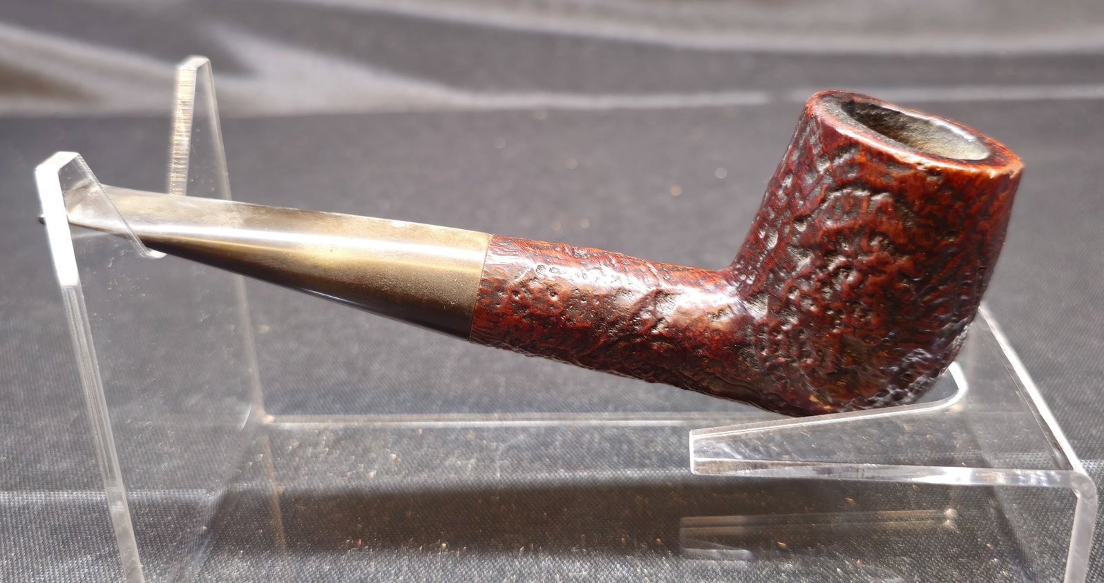 Dunhill Tanshell LB F/T Pipe: Dunhill Tanshell LB F/T tobacco pipe, Made in England 7, dating to 1967, featuring Dunhill's sandblasted Tanshell finish with straight fishtail stem and white spot. The desirable LB designation