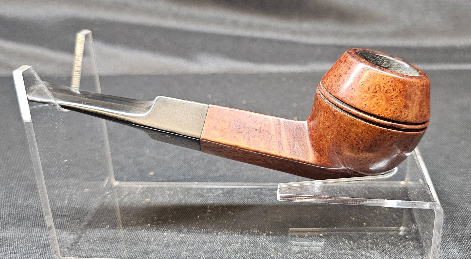 Dunhill Root Briar 24 F/T Pipe: Dunhill Root Briar 24 F/T tobacco pipe, featuring a smooth warm brown briar finish with classic Bulldog form, twin bead lines, paneled diamond shank and tapered black stem with Dunhill white spot.