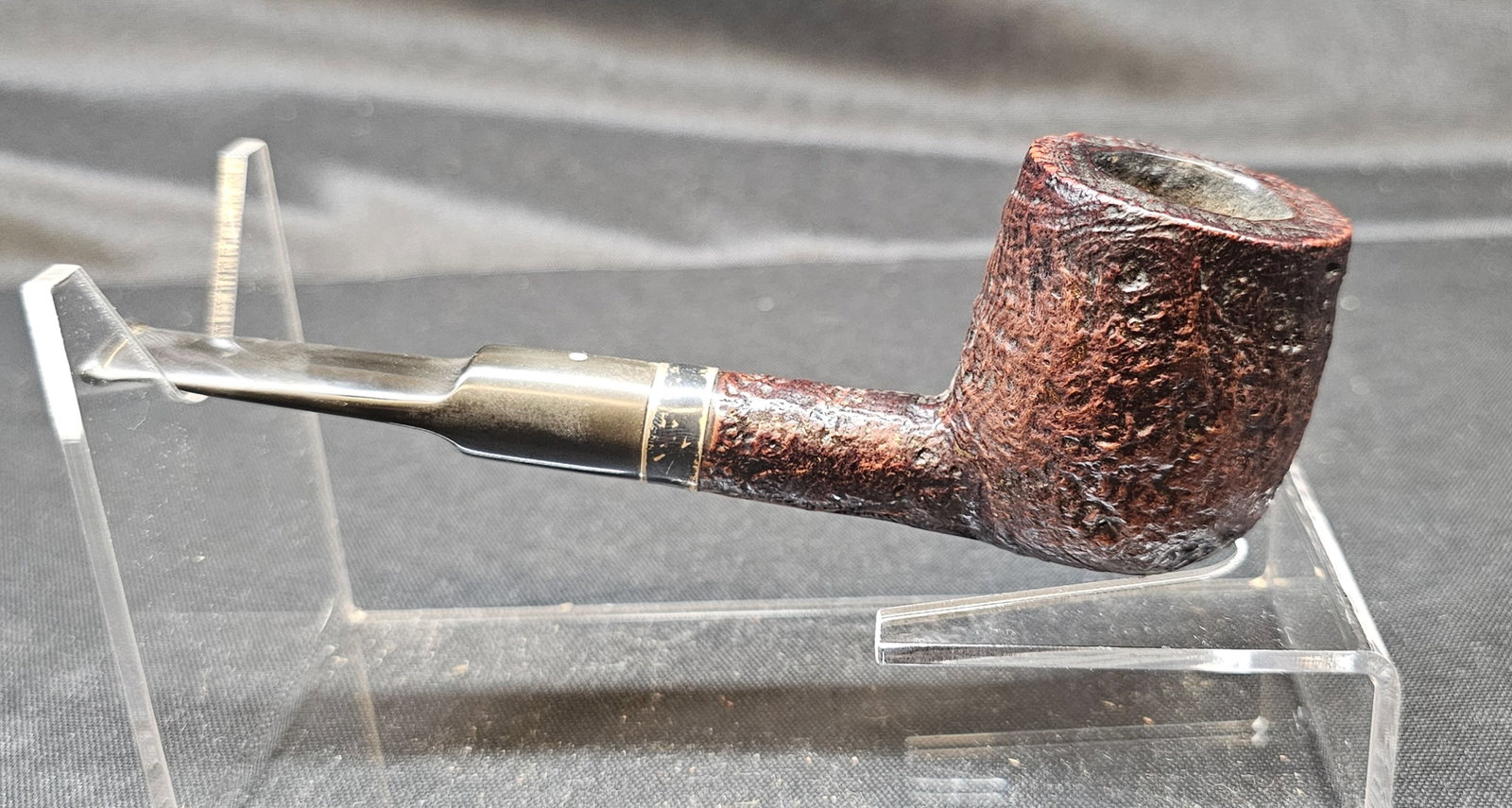 Dunhill ODA 853 Shell Briar Pipe: Dunhill ODA 853 Shell Briar Pipe, English briar tobacco pipe in a large straight billiard shape with deep sandblasted Shell Briar finish and vulcanite stem bearing the Dunhill white spot. Shank