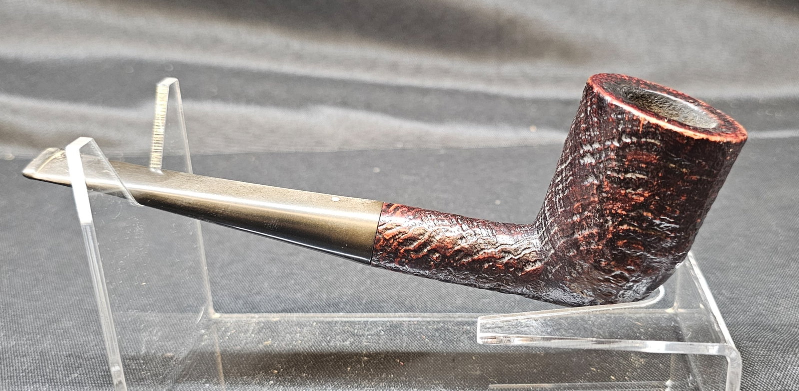 Dunhill ODA 843/T Shell Briar Pipe: Dunhill ODA 843/T Shell Briar Pipe, English briar tobacco pipe in a large straight billiard form with deep sandblasted Shell Briar finish and tapered vulcanite stem bearing the Dunhill white spot.