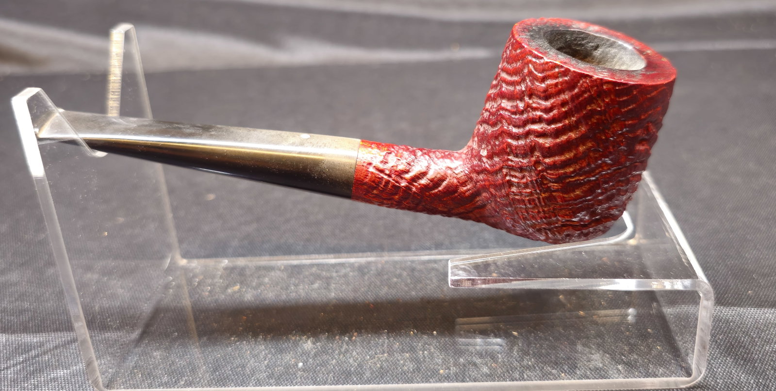 Dunhill Red Bark ODA 838 Pipe: Dunhill Red Bark ODA 838 Pipe. English briar tobacco pipe in a large straight Dublin form with deep sandblast finish and pronounced ring grain, black vulcanite stem with Dunhill white spot. Stamped