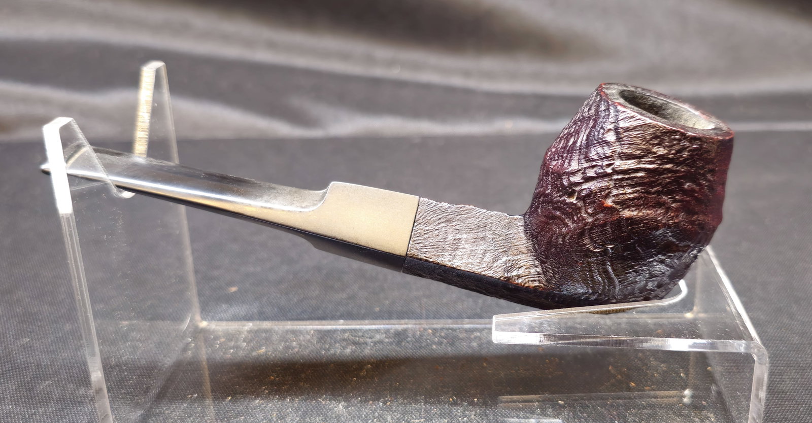 Dunhill ODA 837 Shell Briar Pipe: Dunhill ODA 837 Shell Briar Pipe, English briar tobacco pipe in a large straight bulldog shape with sandblasted Shell Briar finish and vulcanite stem with Dunhill white spot. Shank marked “ODA