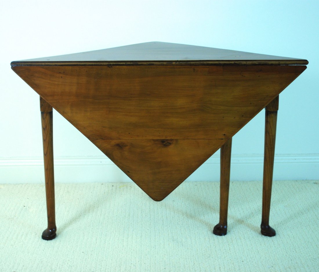 Period American Queen Anne Corner Table: Circa 1780 in cherry, triangular form when drop leaf is down and square when open with swing leg. Pined apron with straight tapered turned legs with Queen Anne pad feet, original hinges and glue block